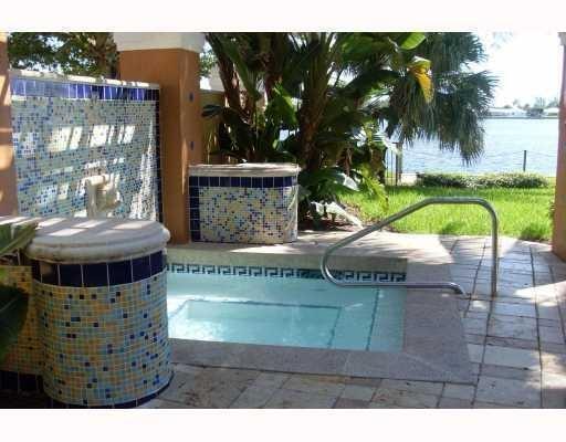 123 Yacht Club #207, Hypoluxo FL 33462