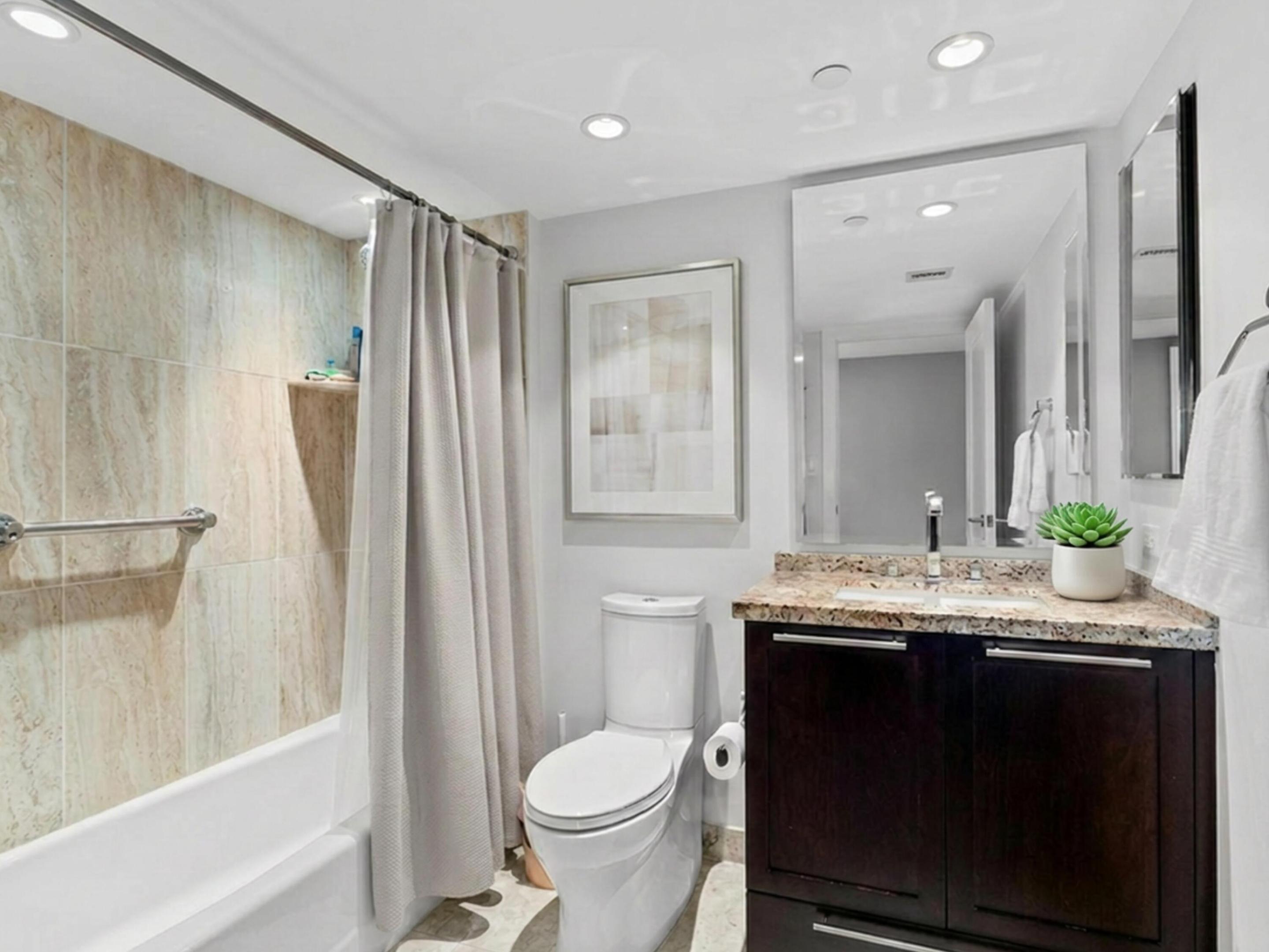 7768 Lakeside #554, Boca Raton FL 33434