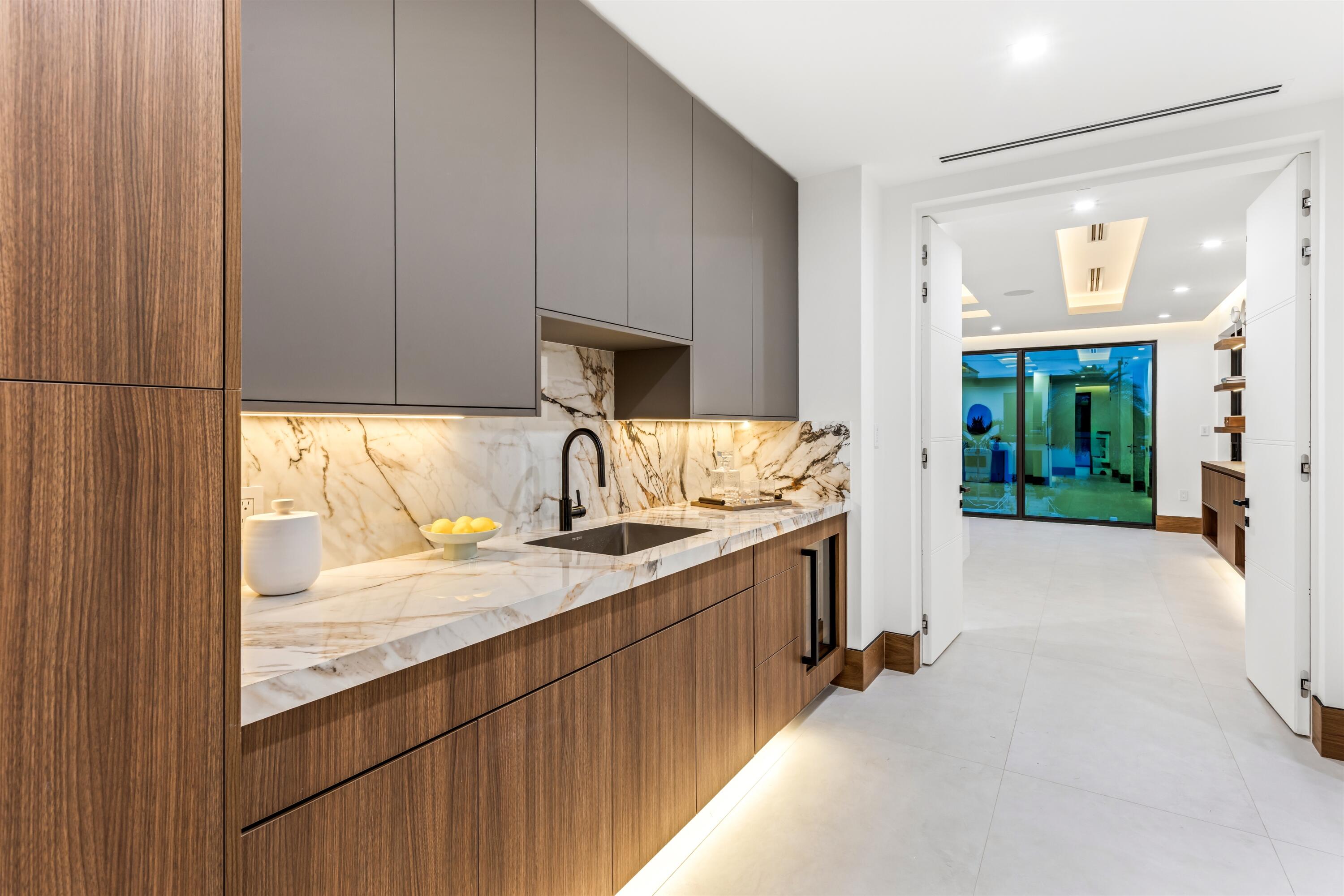 2441 NE 48th, Lighthouse Point FL 33064