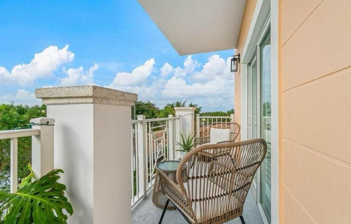 1931 NE 2nd #305, Deerfield Beach FL 33441
