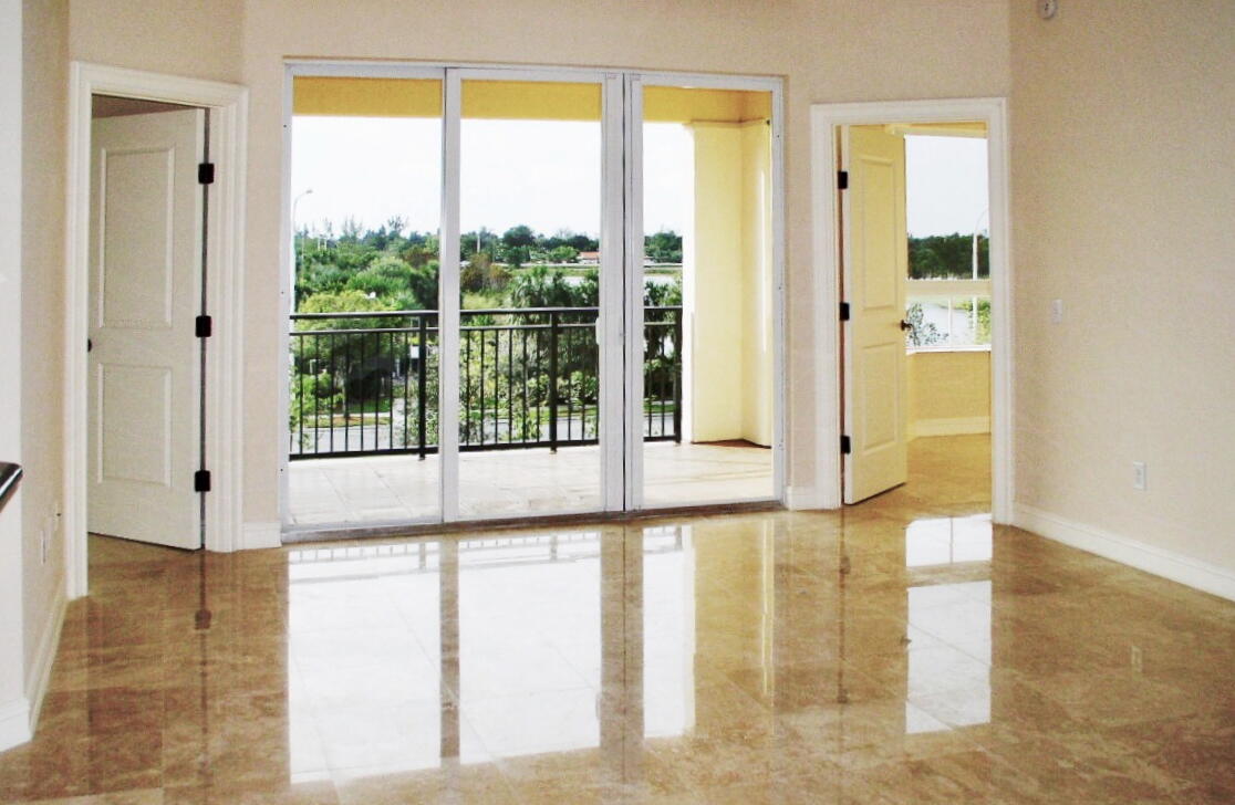 16100 Emerald Estates #389, Weston FL 33331