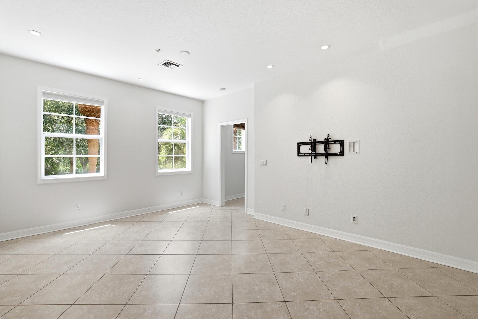 127 E Thatch Palm, Jupiter FL 33458