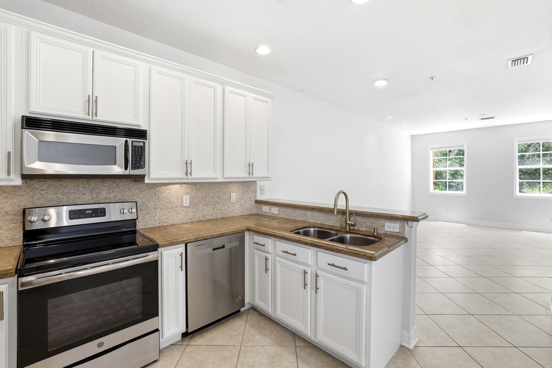 127 E Thatch Palm, Jupiter FL 33458