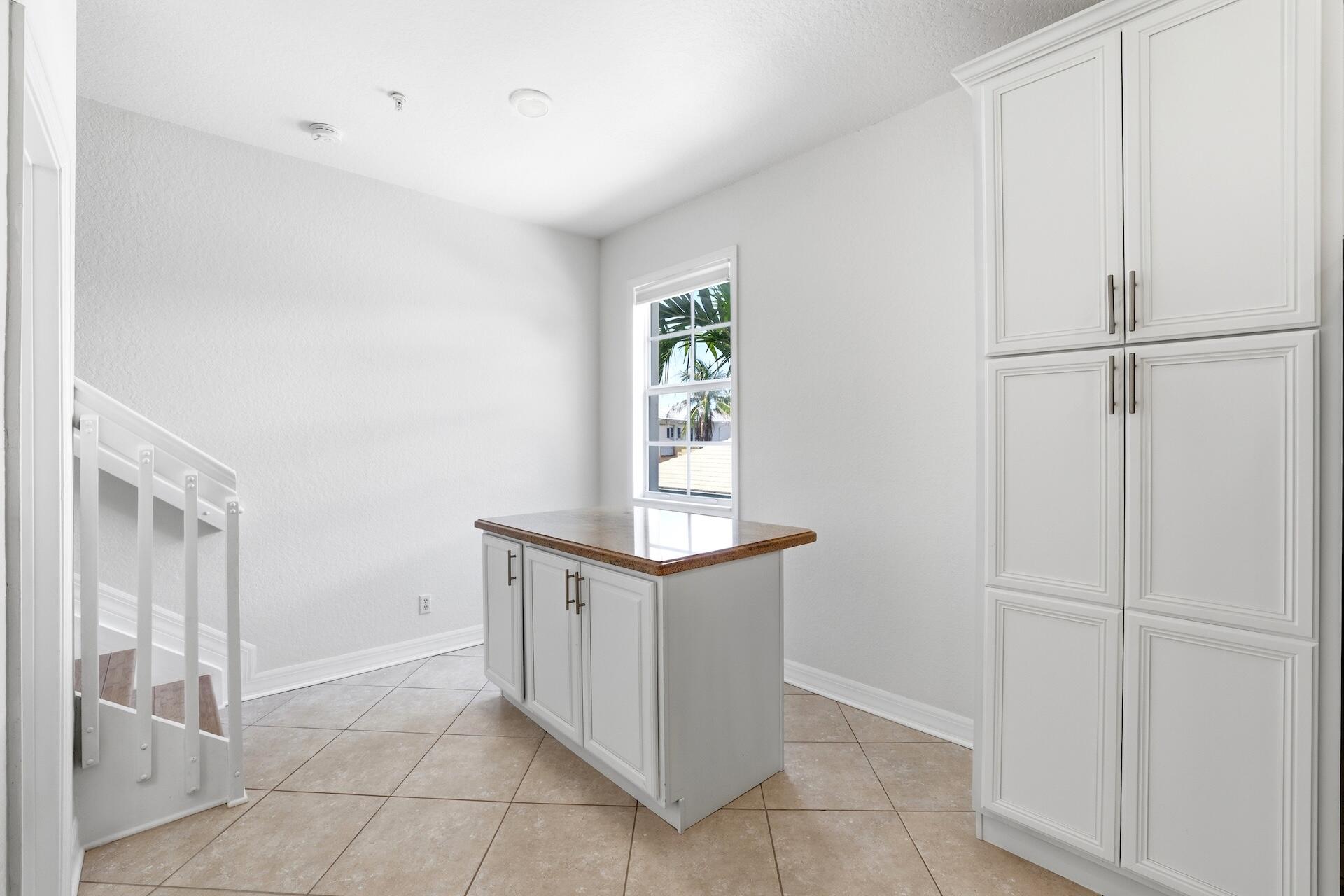 127 E Thatch Palm, Jupiter FL 33458