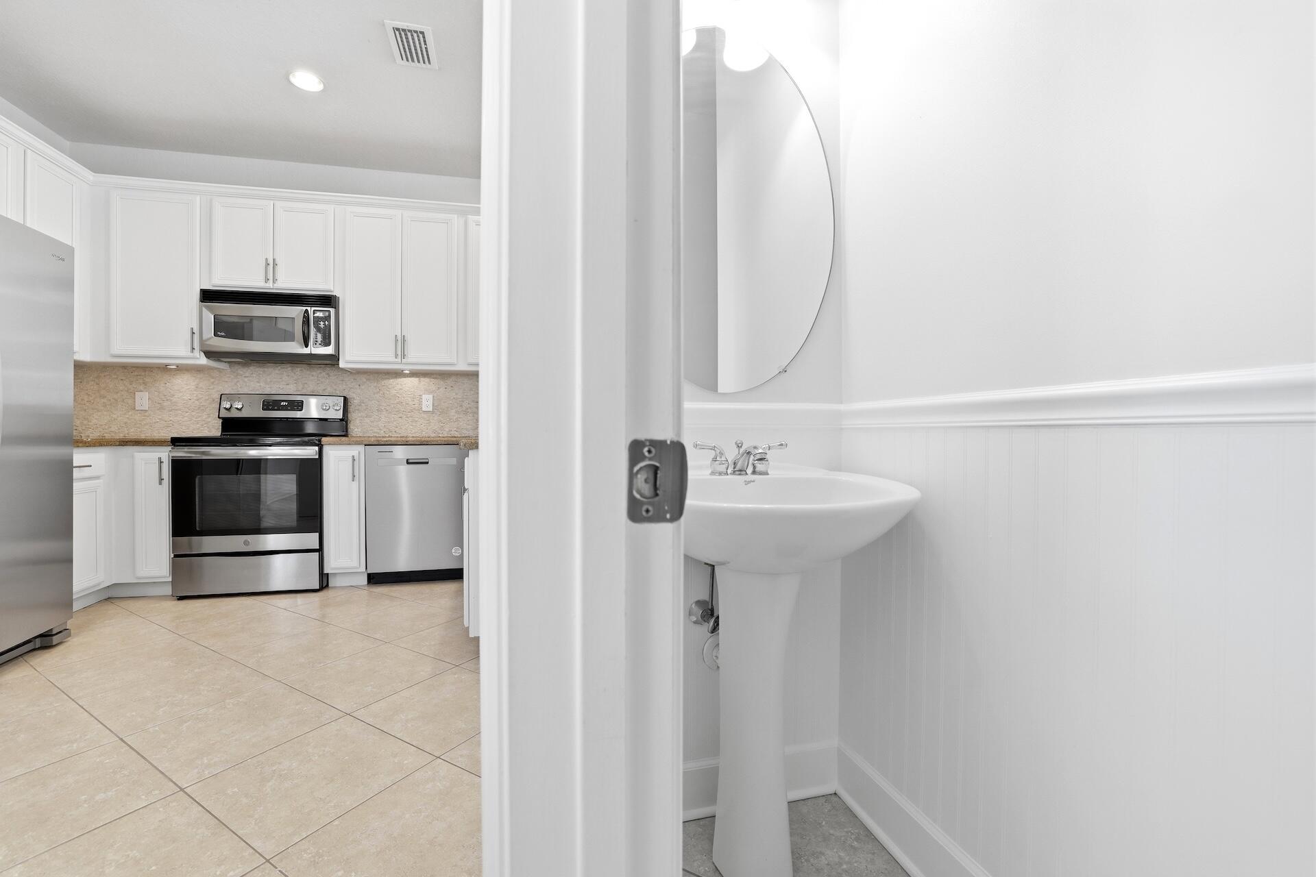127 E Thatch Palm, Jupiter FL 33458