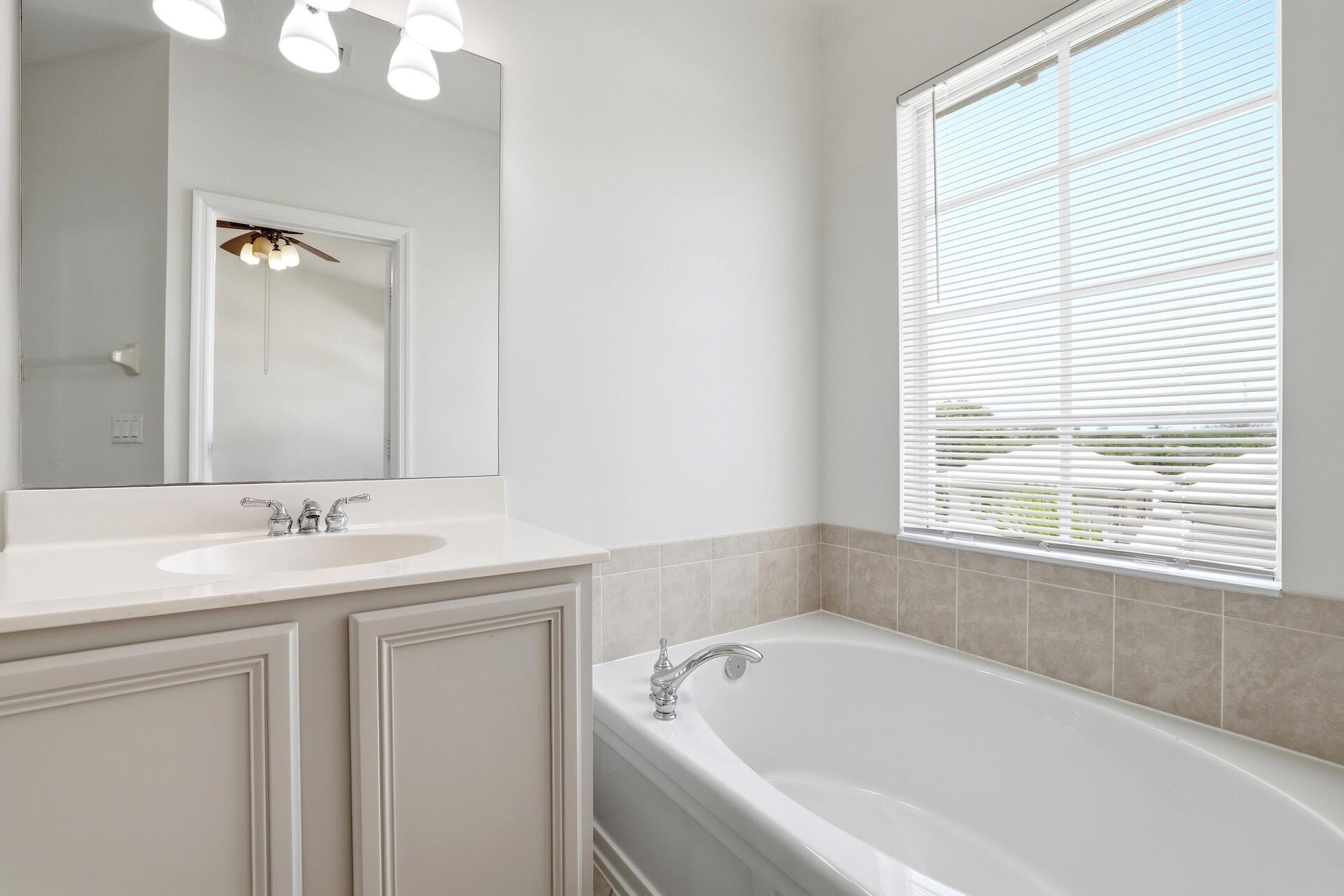 127 E Thatch Palm, Jupiter FL 33458