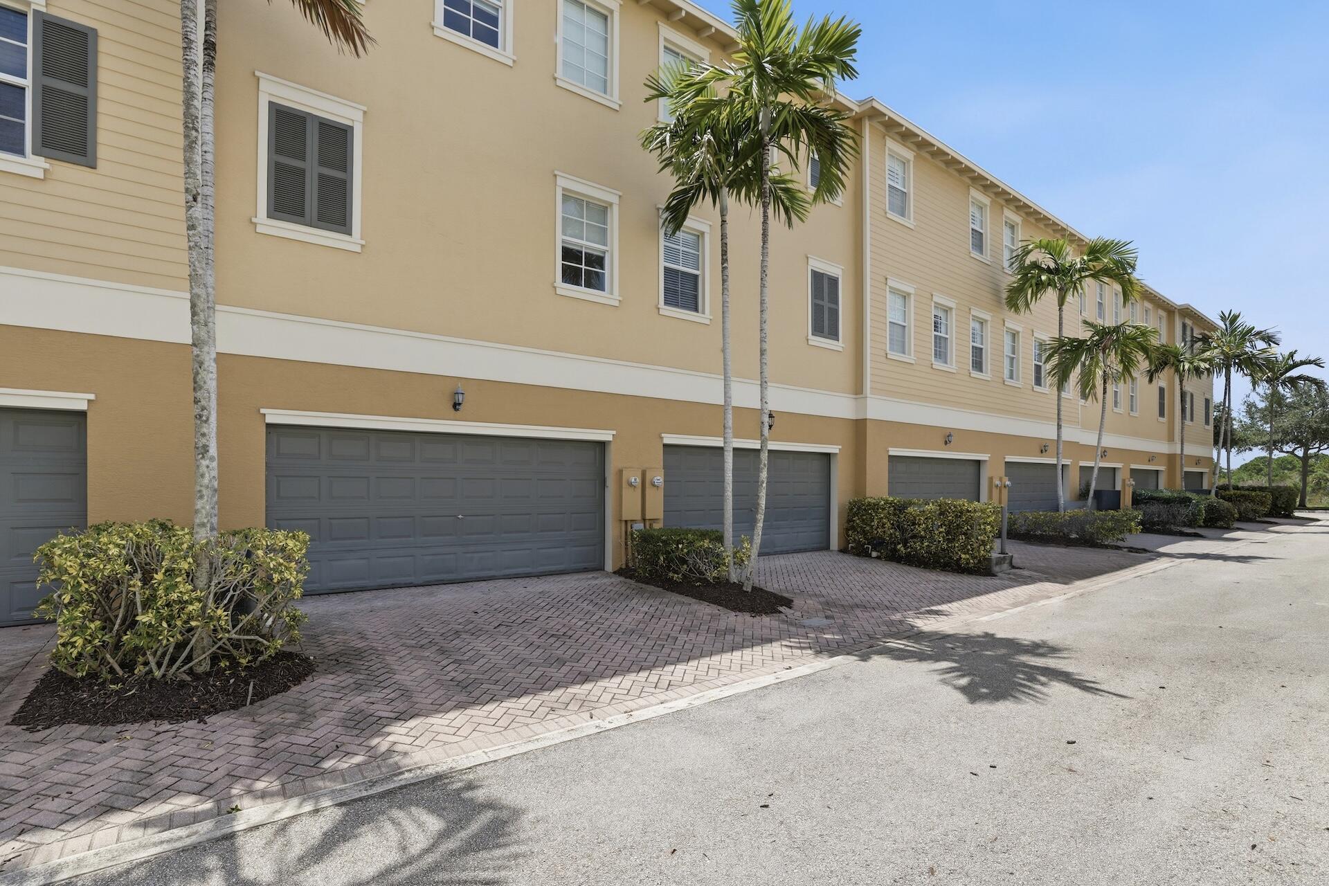 127 E Thatch Palm, Jupiter FL 33458