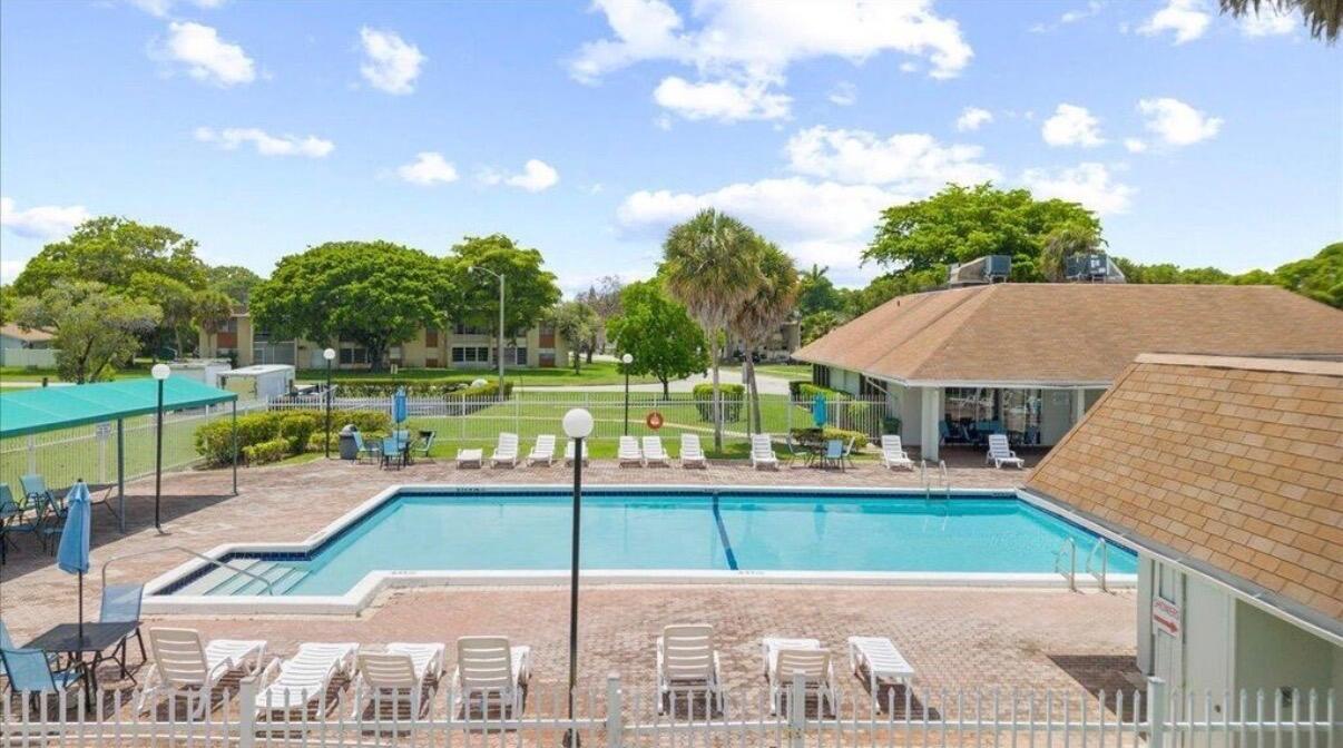 5545 N Lakewood #425, Margate FL 33063