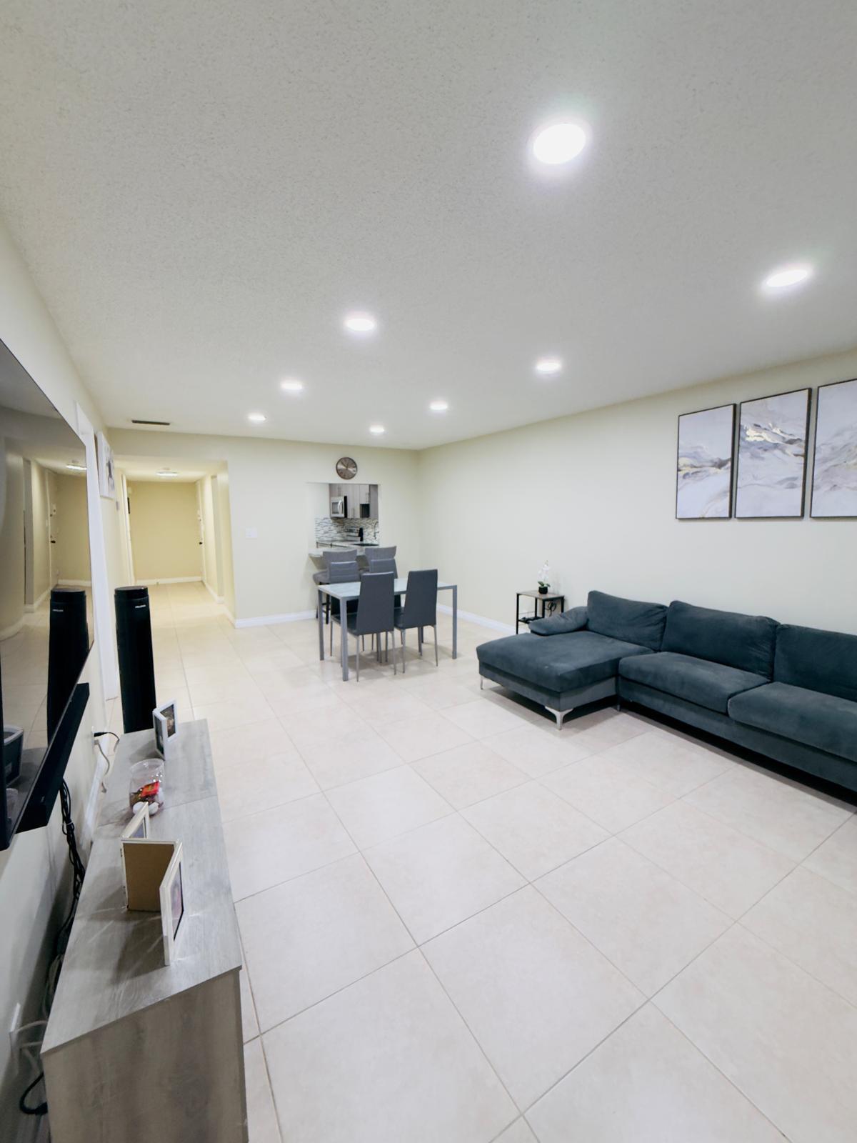5545 N Lakewood #425, Margate FL 33063