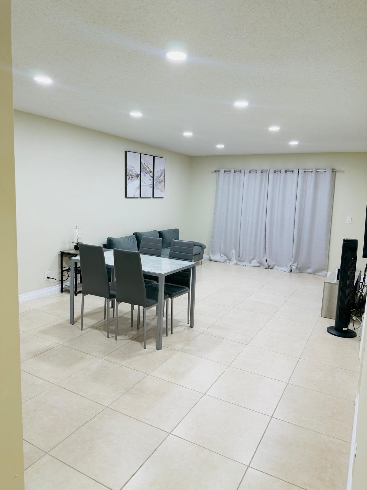 5545 N Lakewood #425, Margate FL 33063