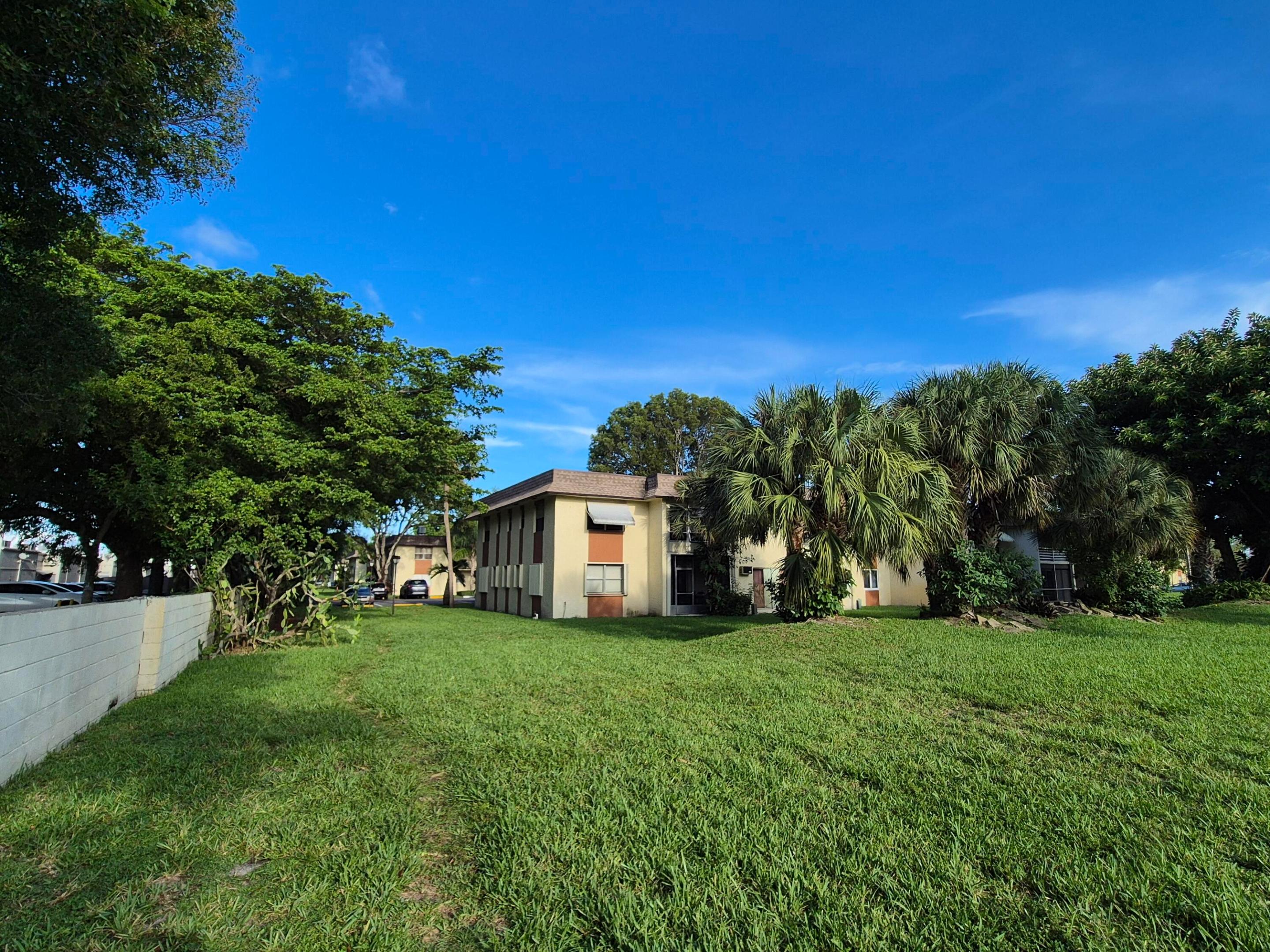 5545 N Lakewood #425, Margate FL 33063