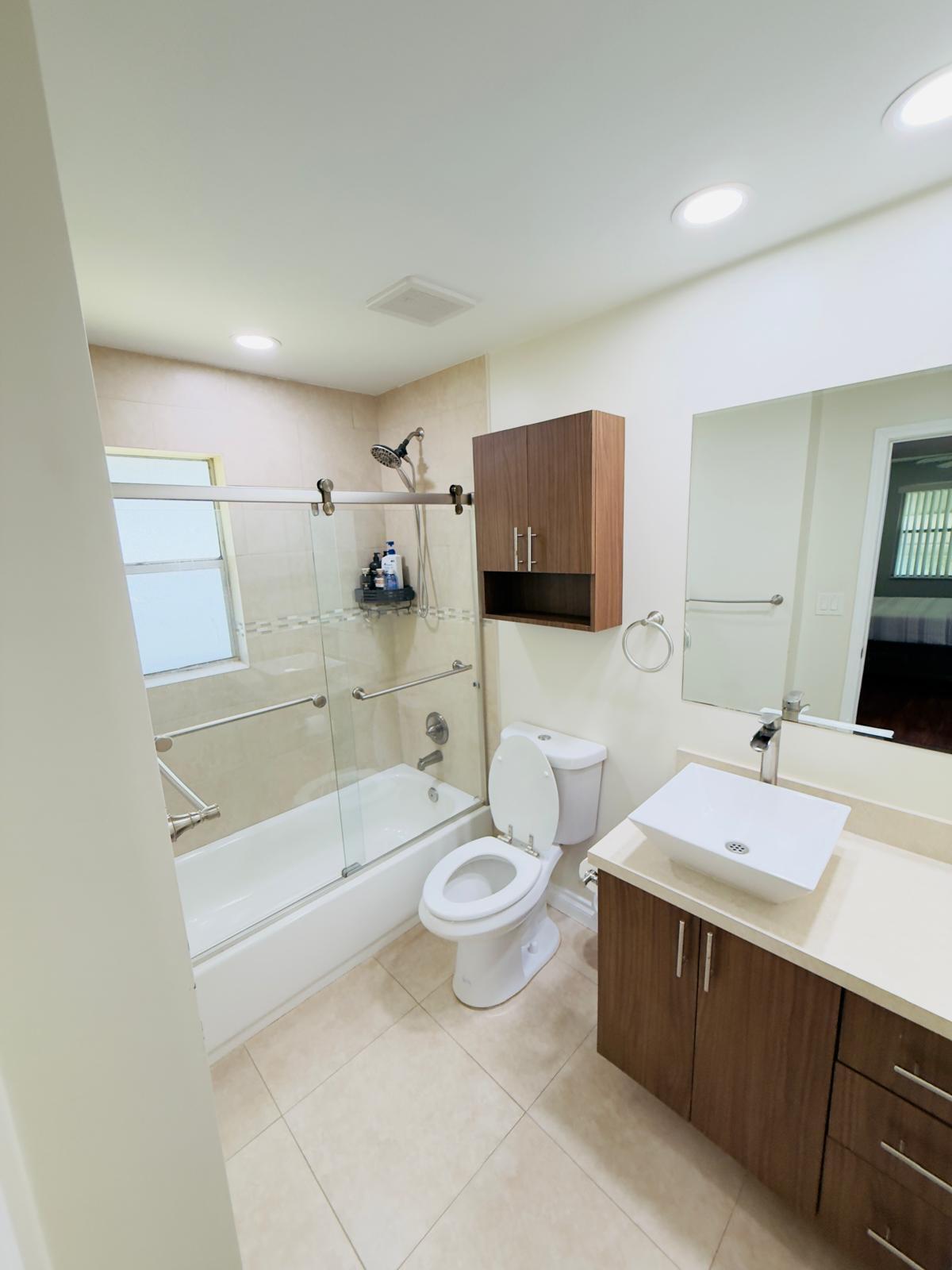 5545 N Lakewood #425, Margate FL 33063