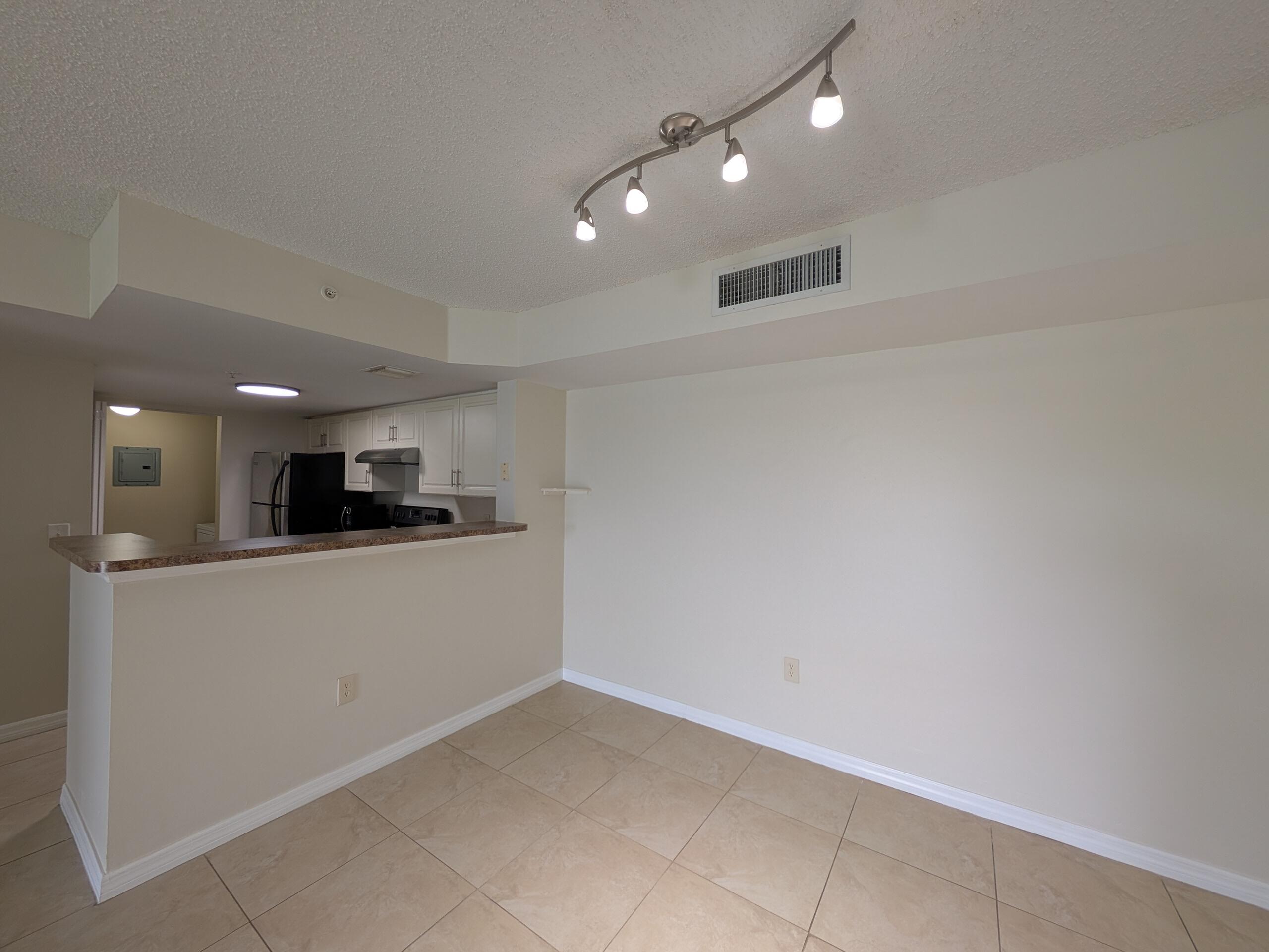 5011 Wiles #208, Coconut Creek FL 33073