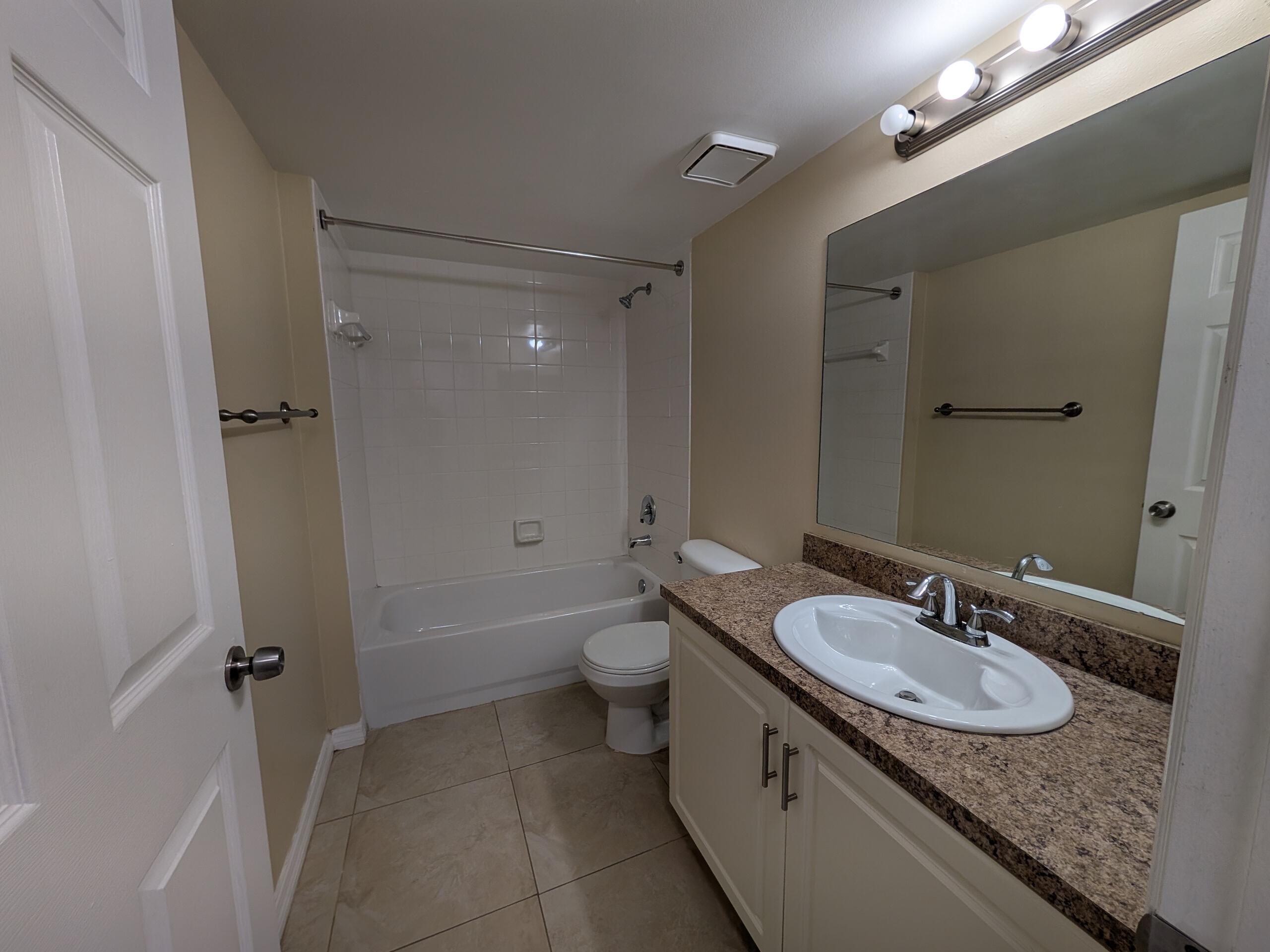 5011 Wiles #208, Coconut Creek FL 33073