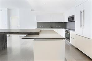 88 SW 7th #1709, Miami FL 33130