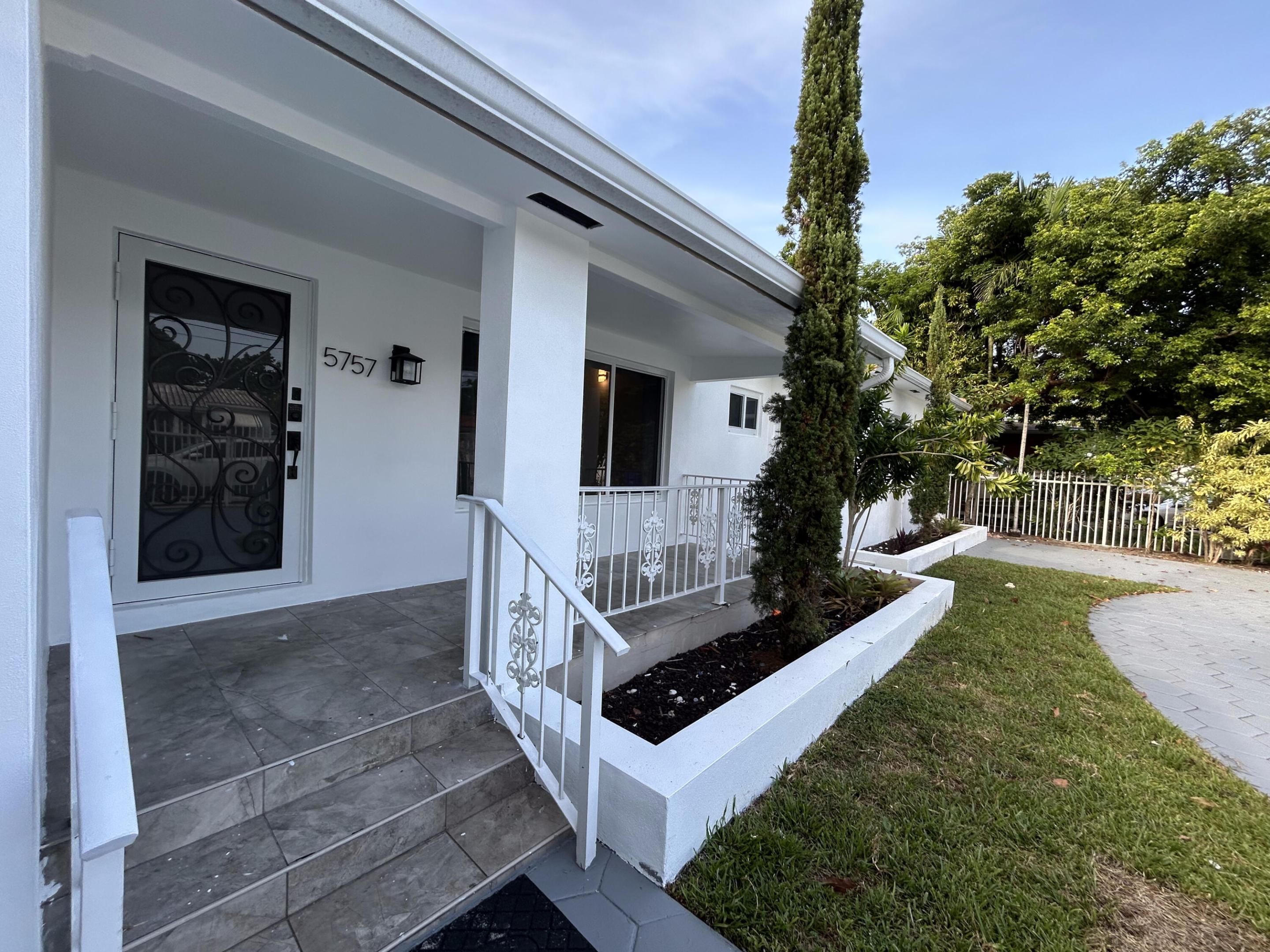 5757 SW 3rd, Miami FL 33144
