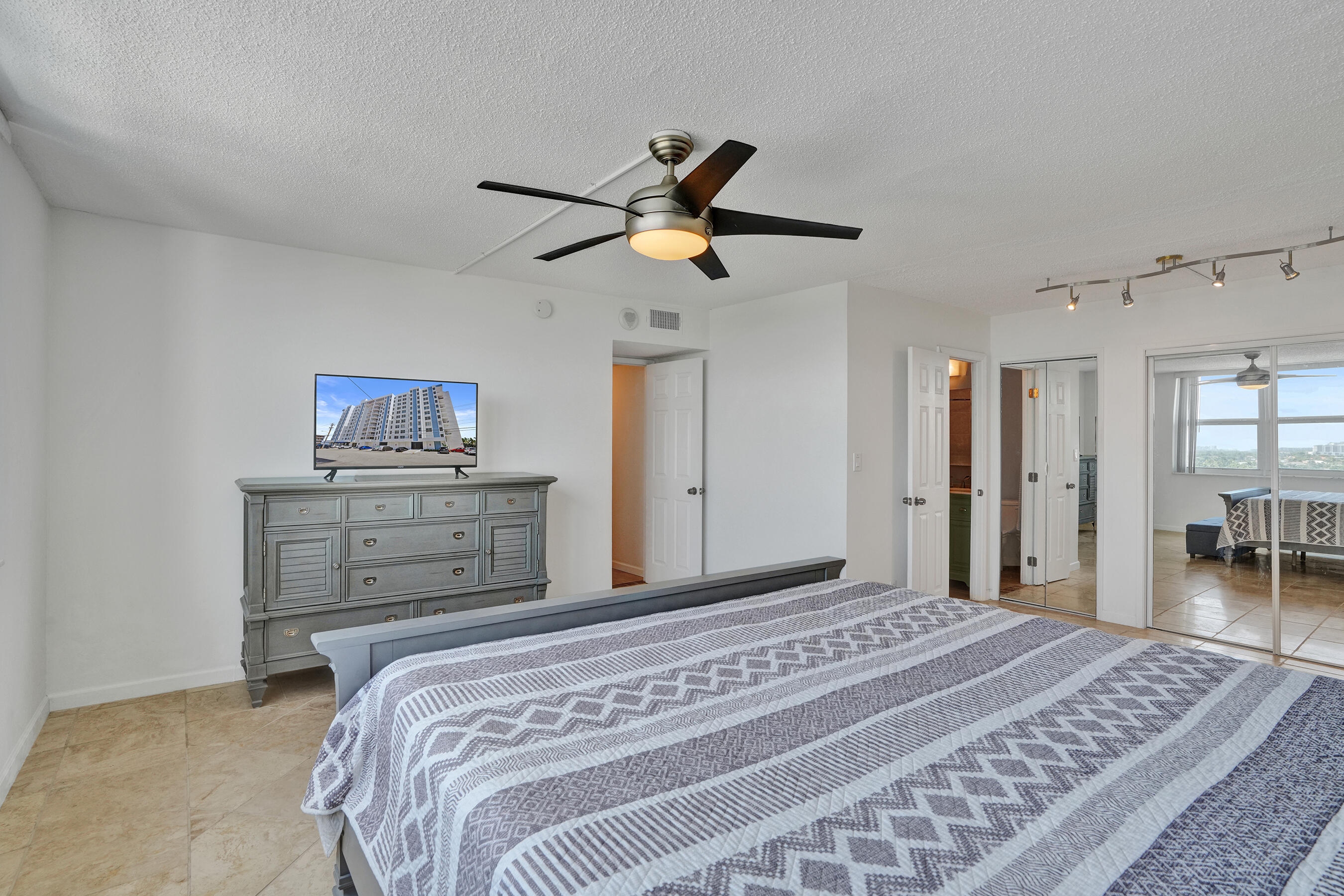 2881 NE 33rd #10b, Fort Lauderdale FL 33306