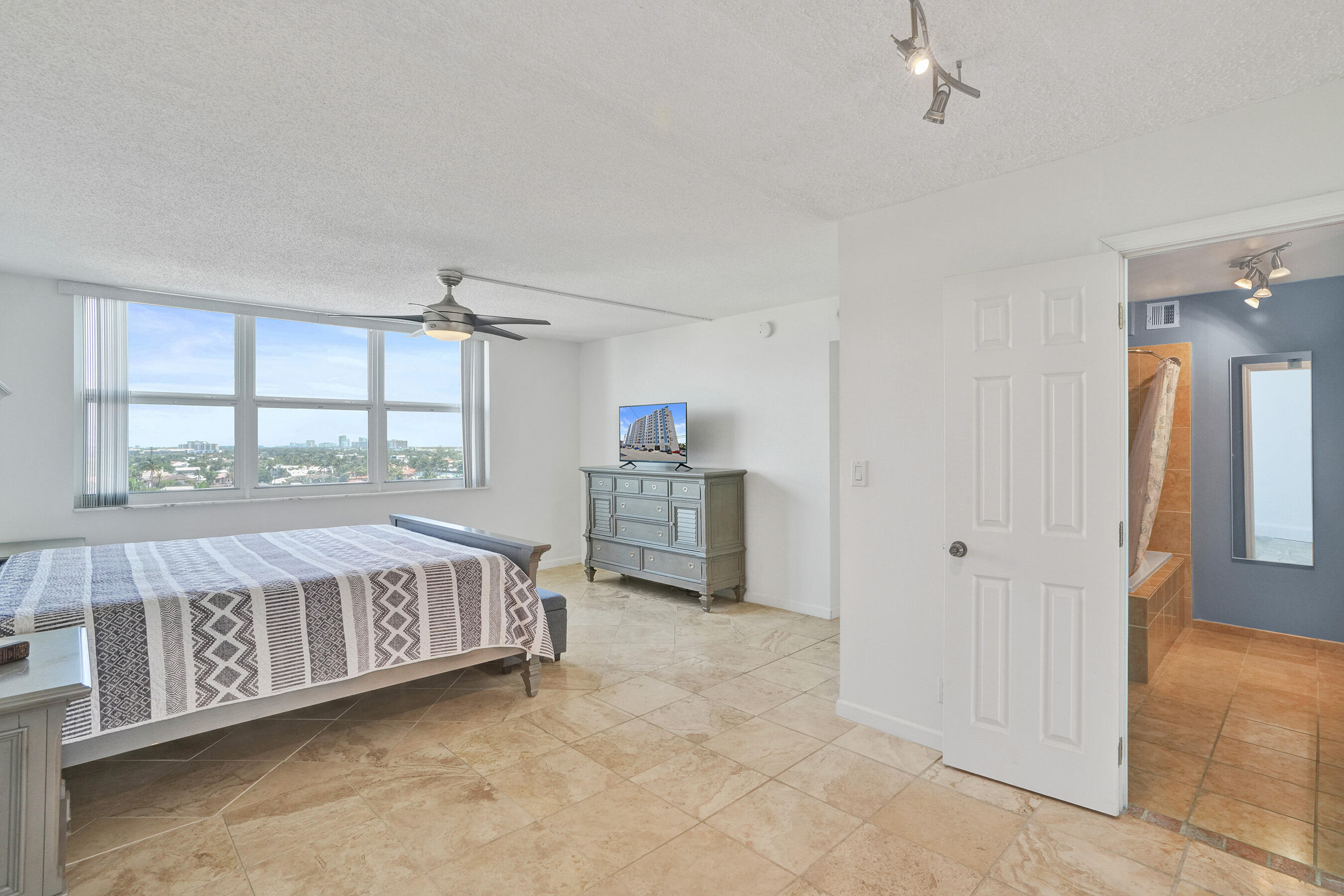 2881 NE 33rd #10b, Fort Lauderdale FL 33306