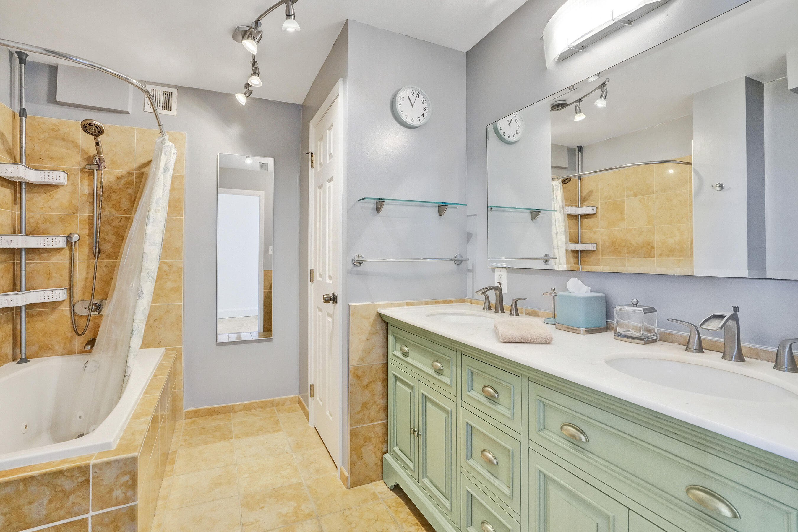 2881 NE 33rd #10b, Fort Lauderdale FL 33306