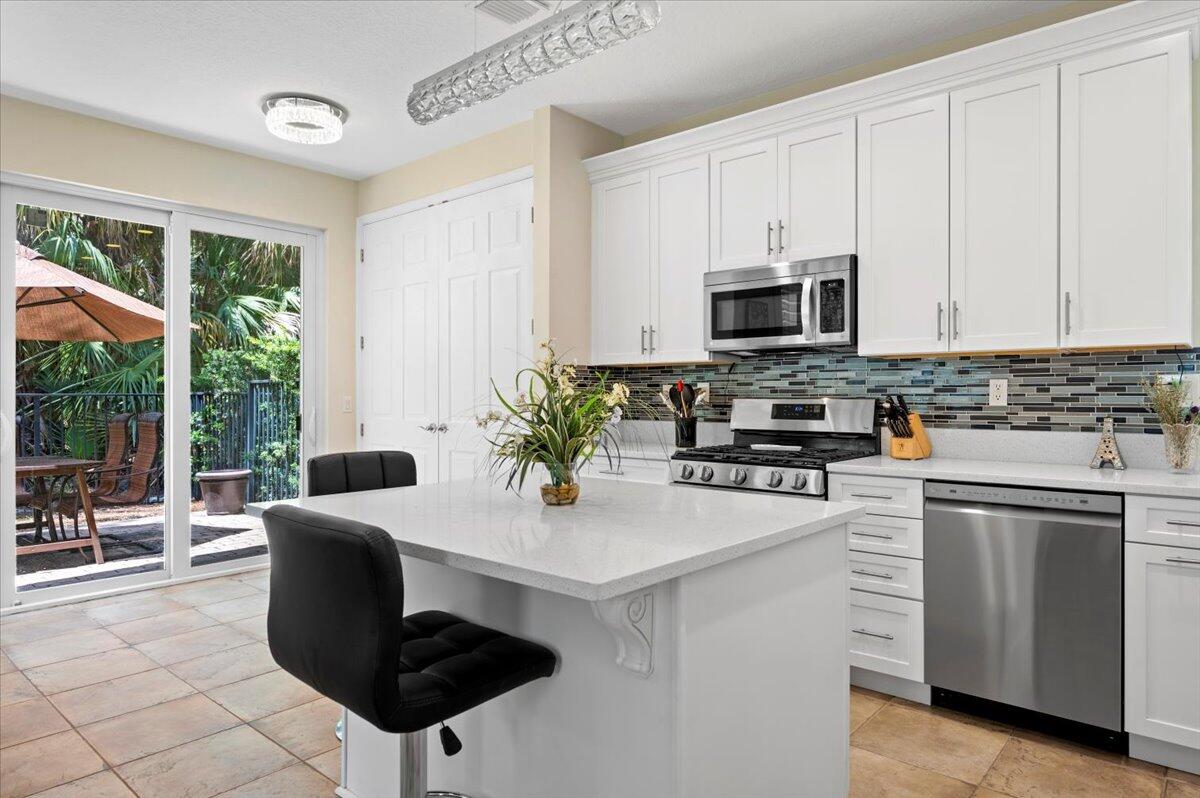513 Tomahawk, Palm Beach Gardens FL 33410