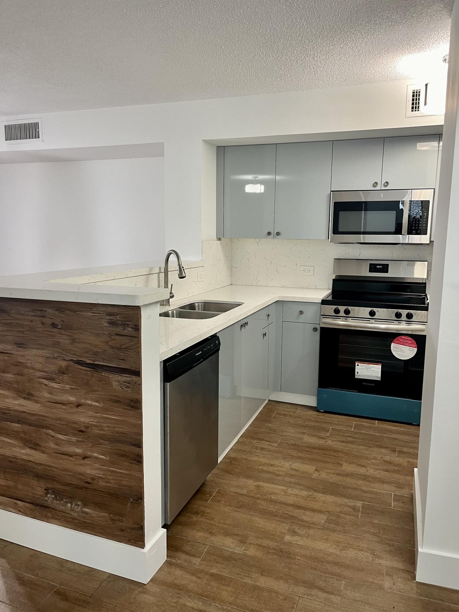 631 SW 111th #102, Pembroke Pines FL 33025