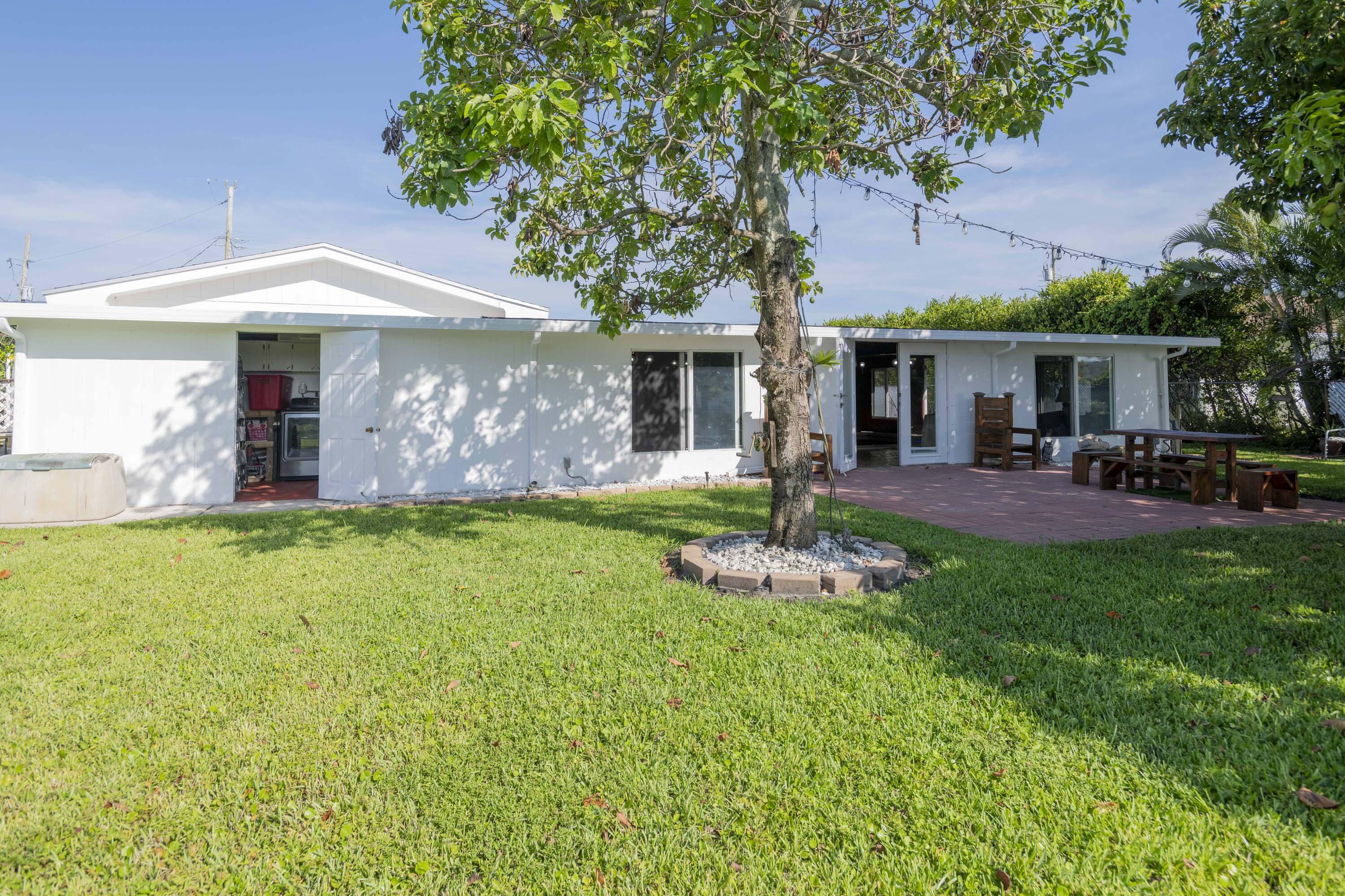 7951 W Lake, Lake Clarke Shores FL 33406