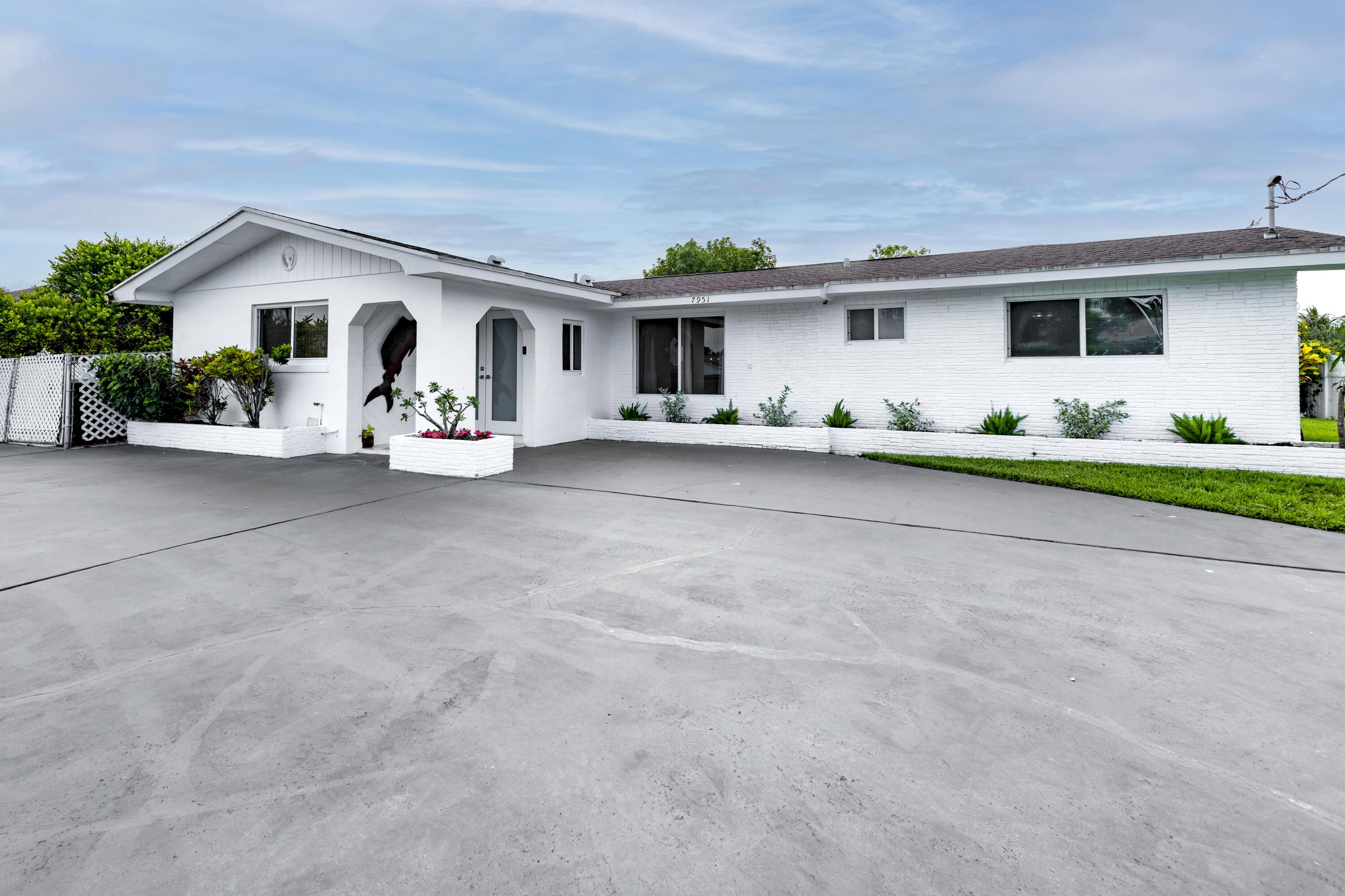 7951 W Lake, Lake Clarke Shores FL 33406