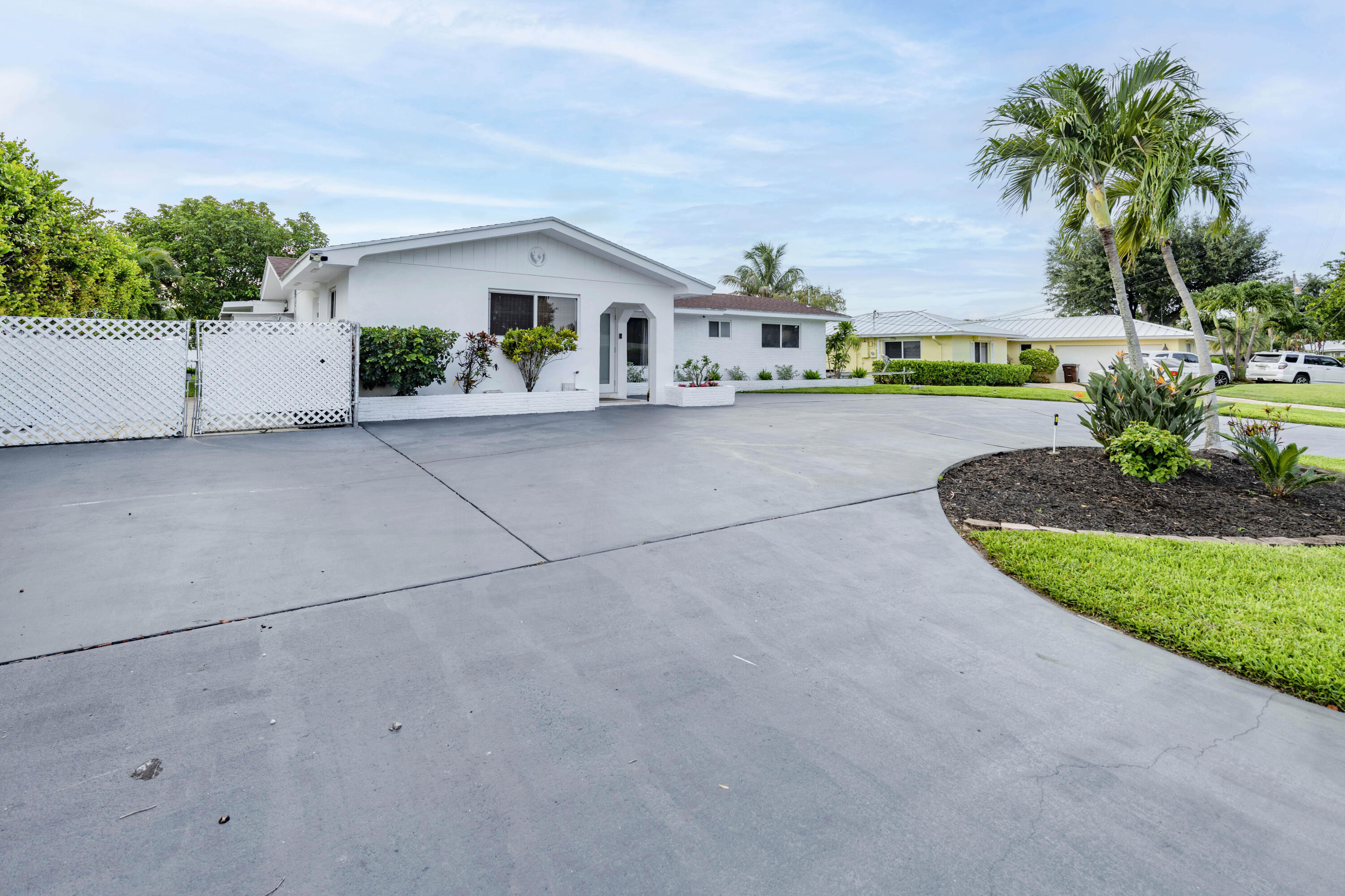 7951 W Lake, Lake Clarke Shores FL 33406