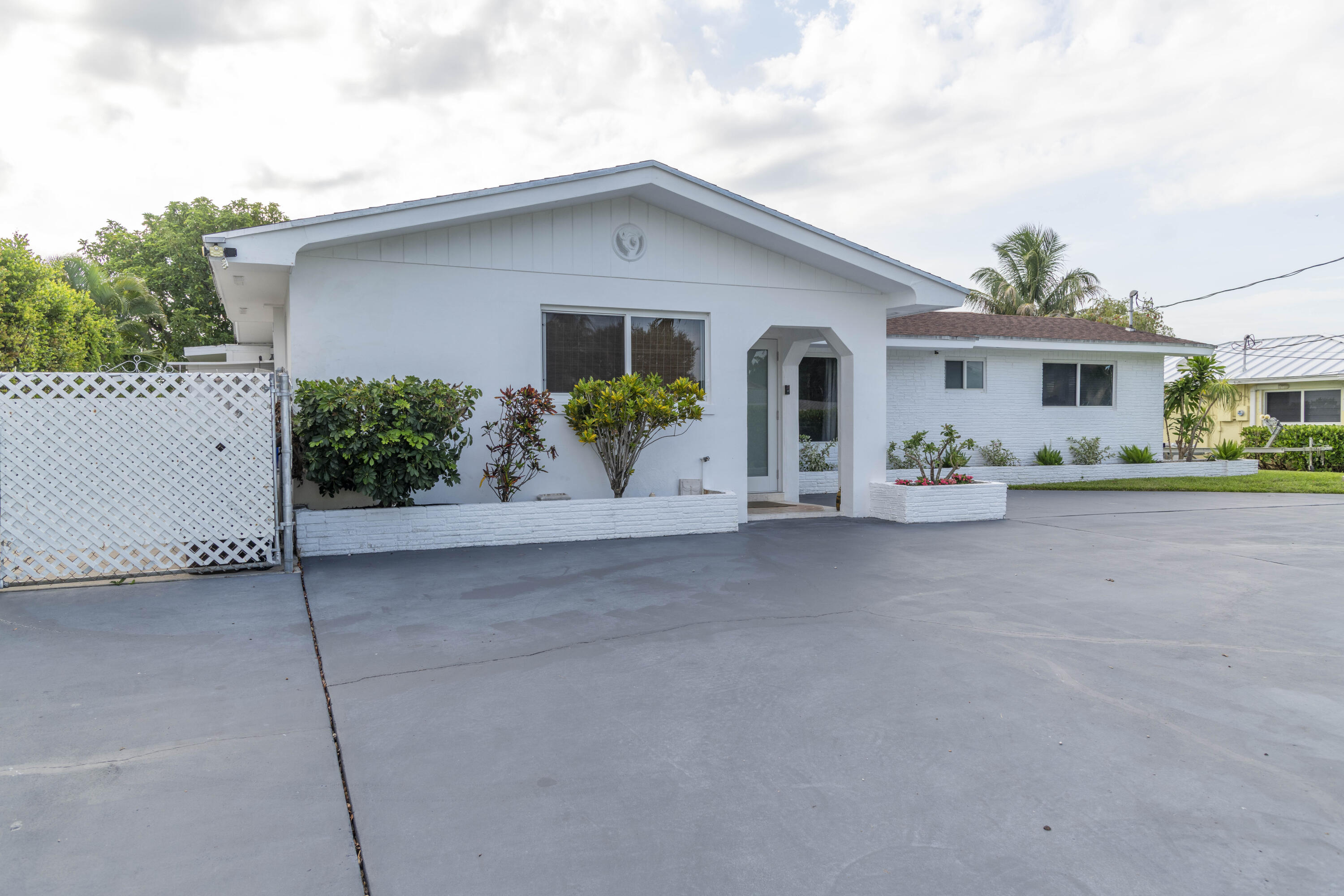 7951 W Lake, Lake Clarke Shores FL 33406