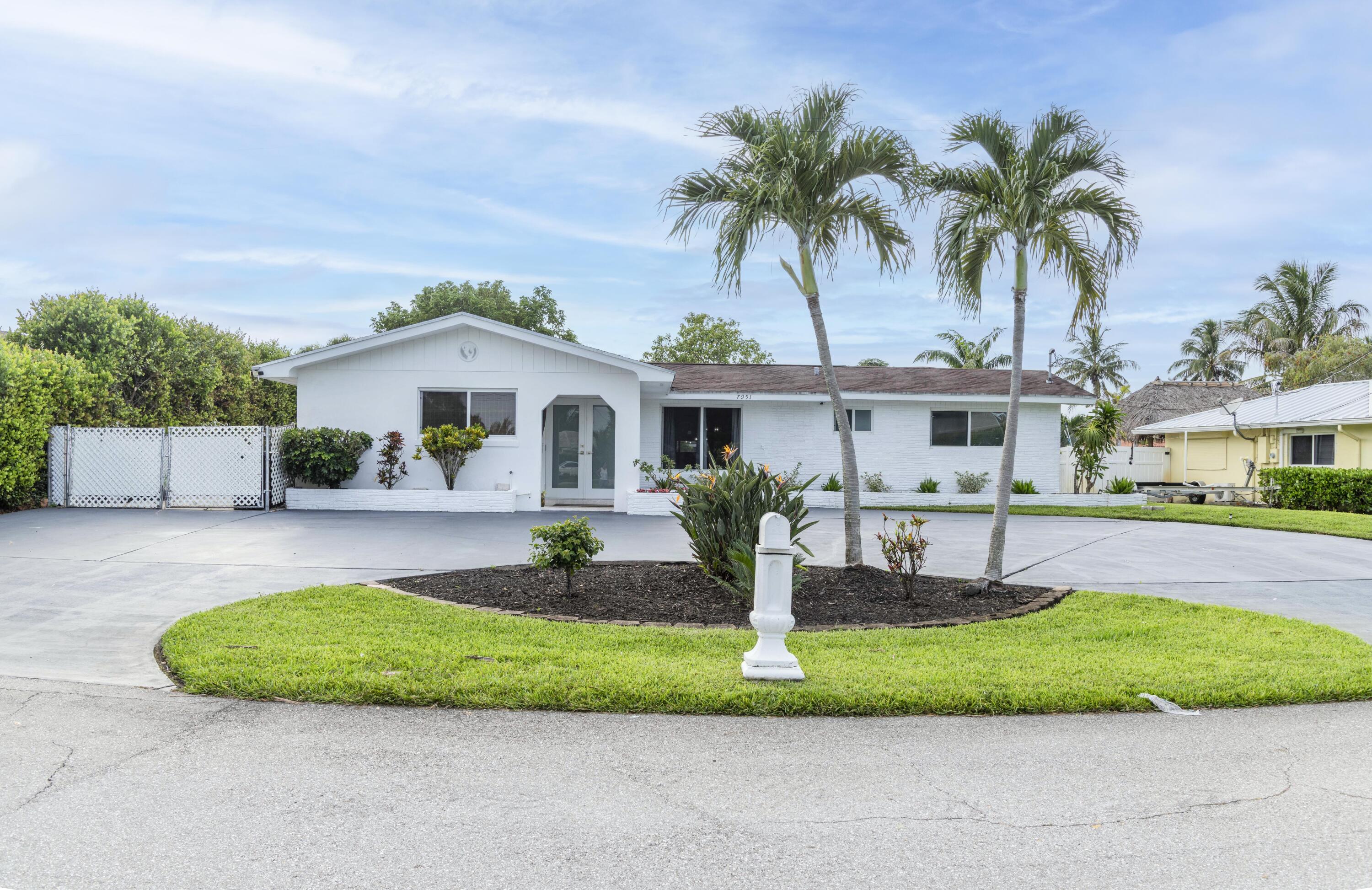 7951 W Lake, Lake Clarke Shores FL 33406