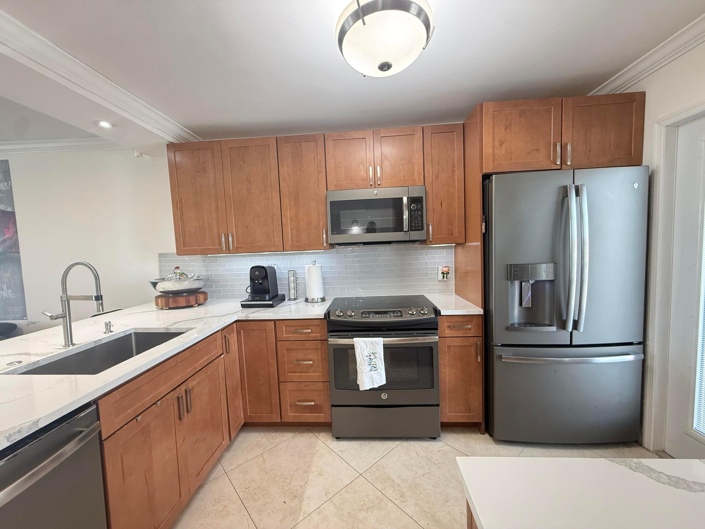 3180 NE 48th #406, Lighthouse Point FL 33064
