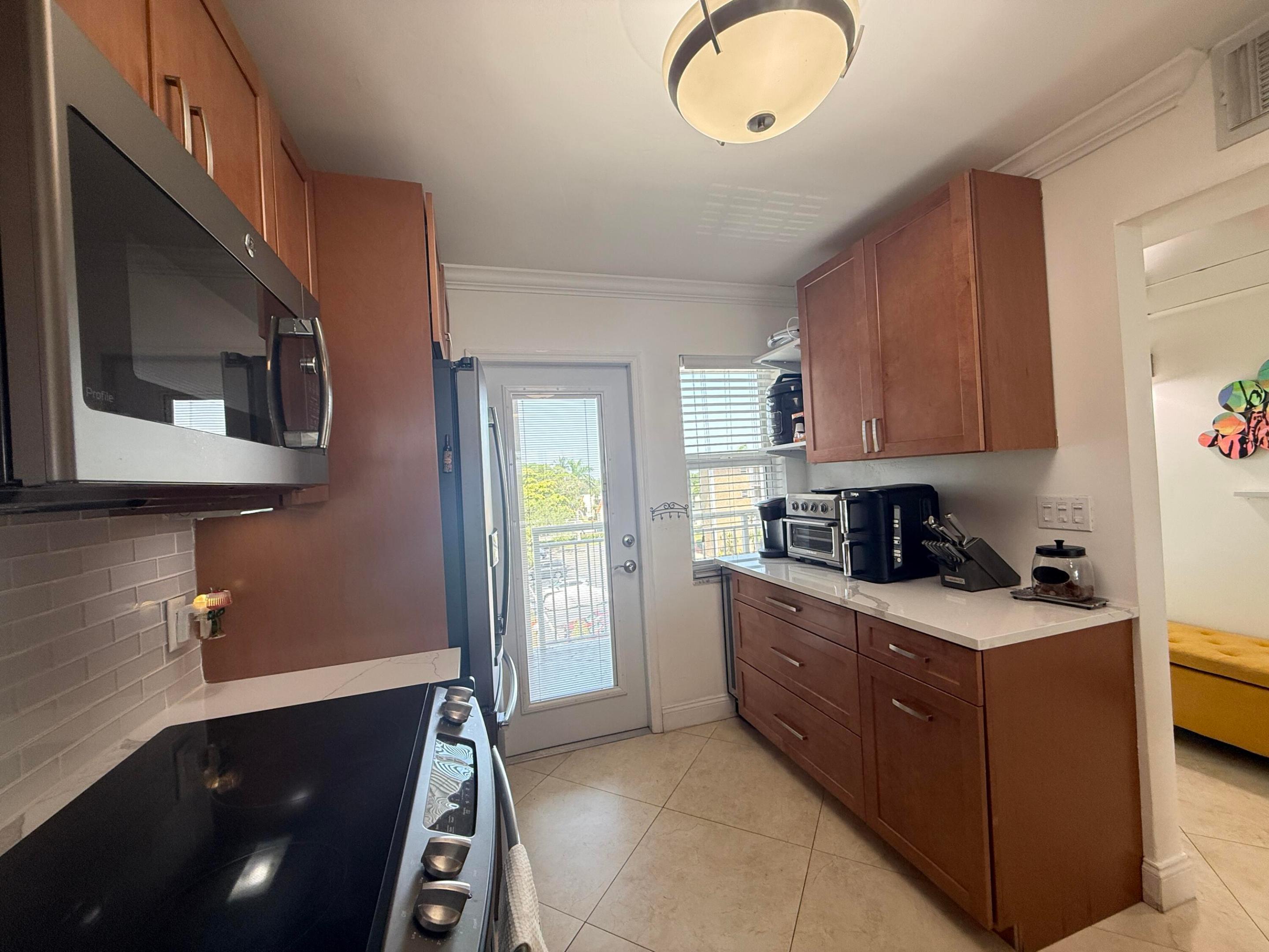 3180 NE 48th #406, Lighthouse Point FL 33064