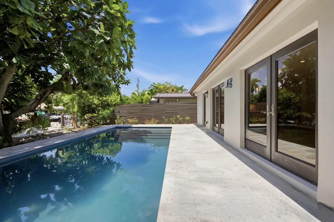 2001 N VICTORIA PARK, Fort Lauderdale FL 33305