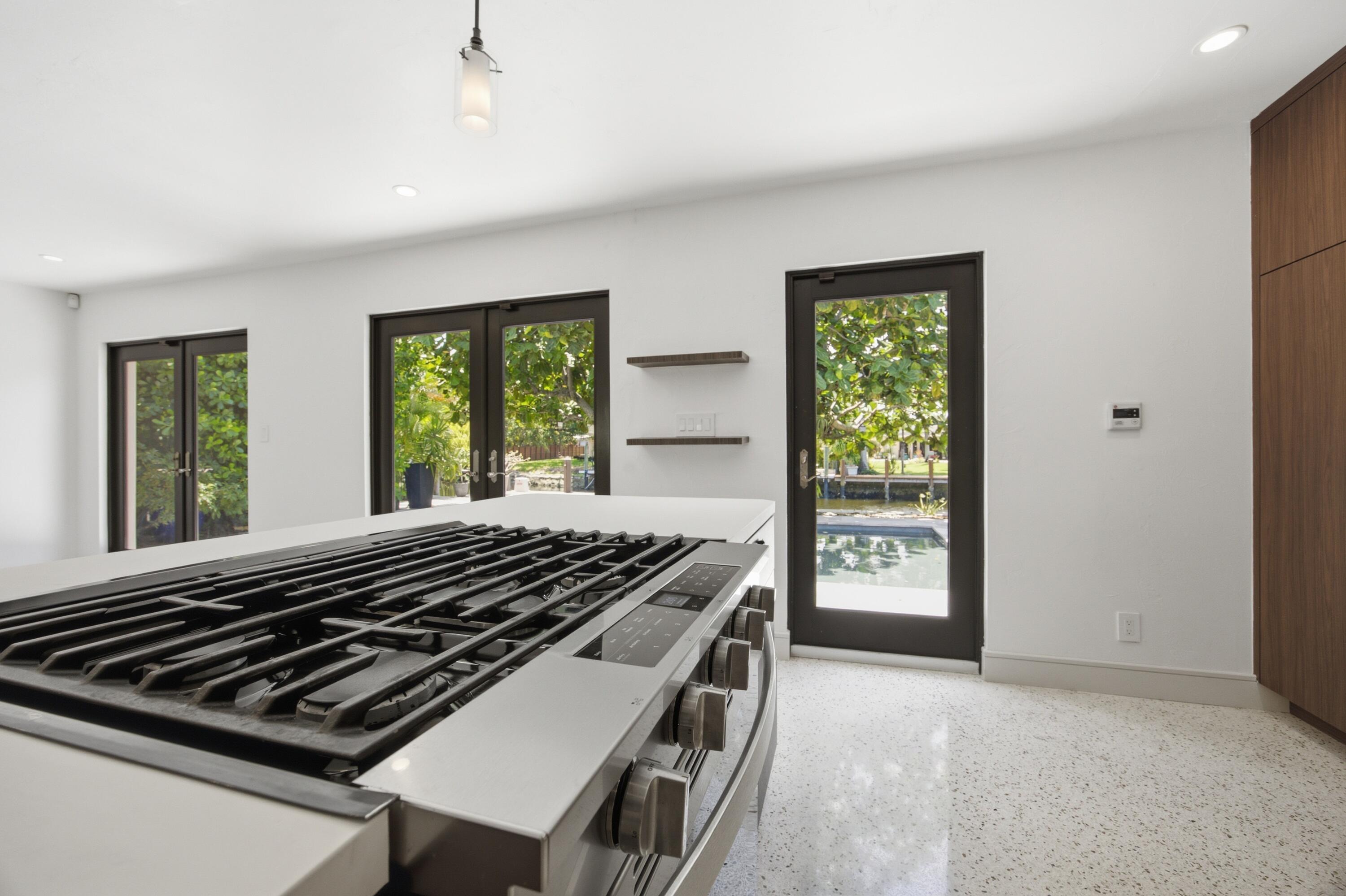 2001 N VICTORIA PARK, Fort Lauderdale FL 33305