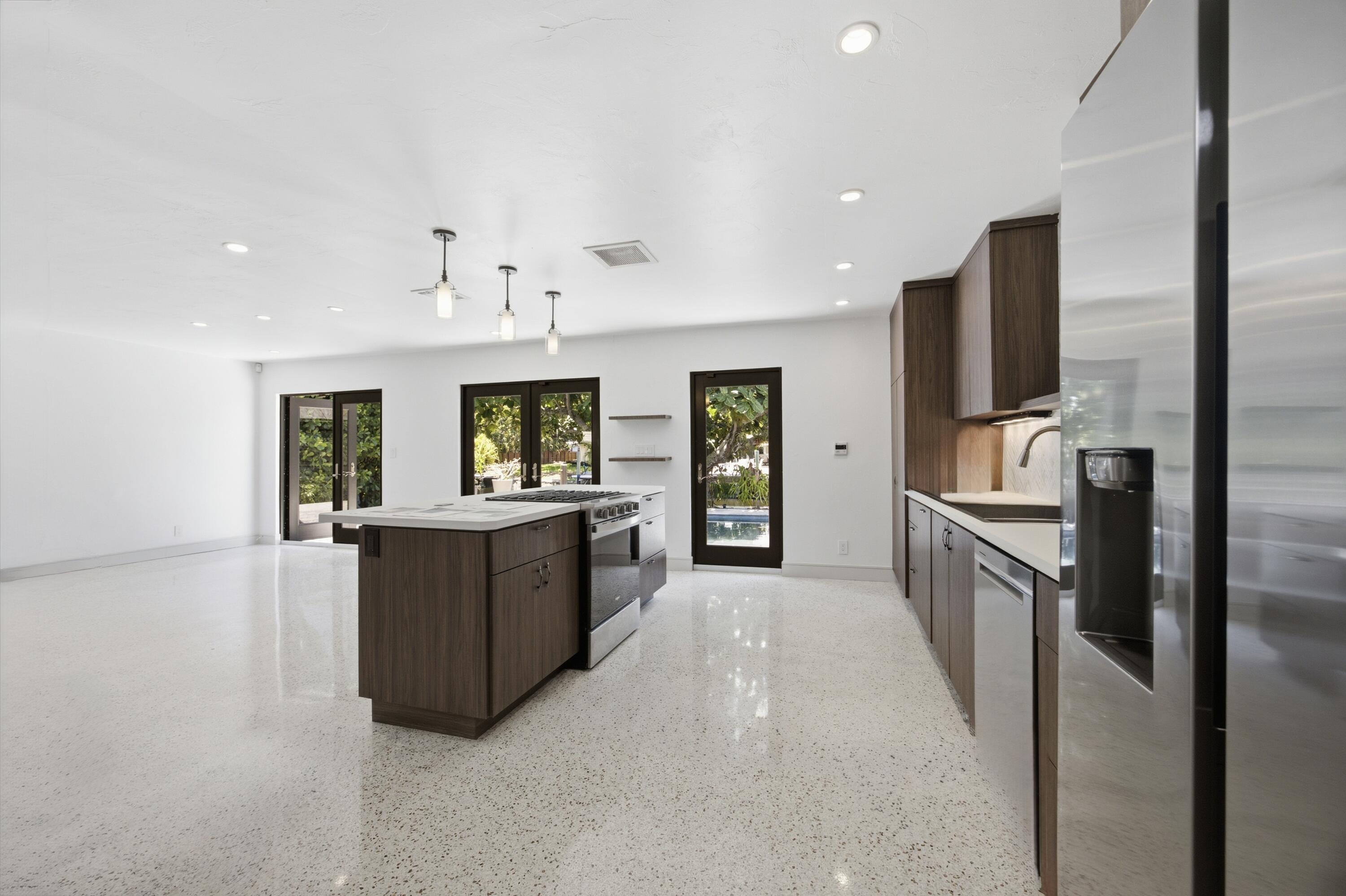 2001 N VICTORIA PARK, Fort Lauderdale FL 33305