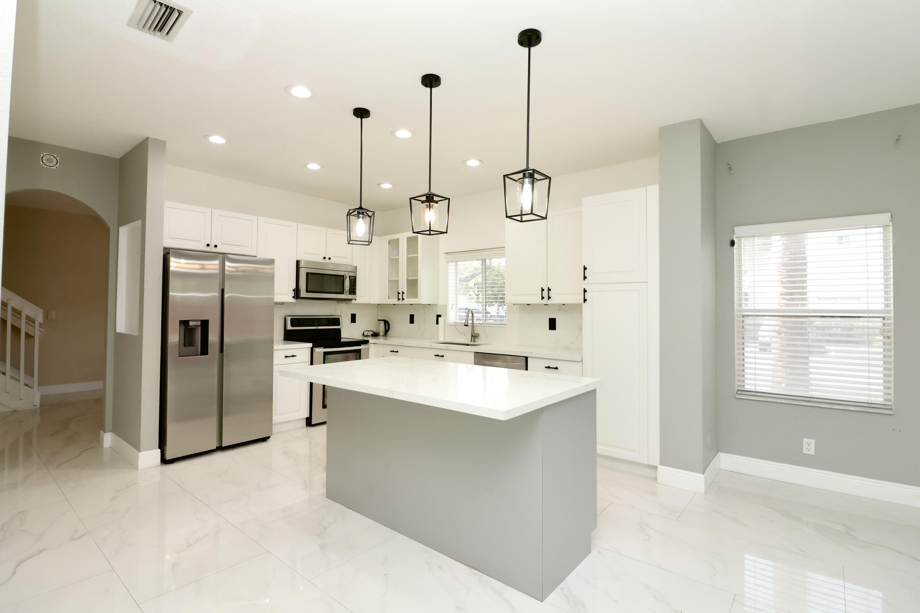 2952 NW 33RD, Lauderdale Lakes FL 33311
