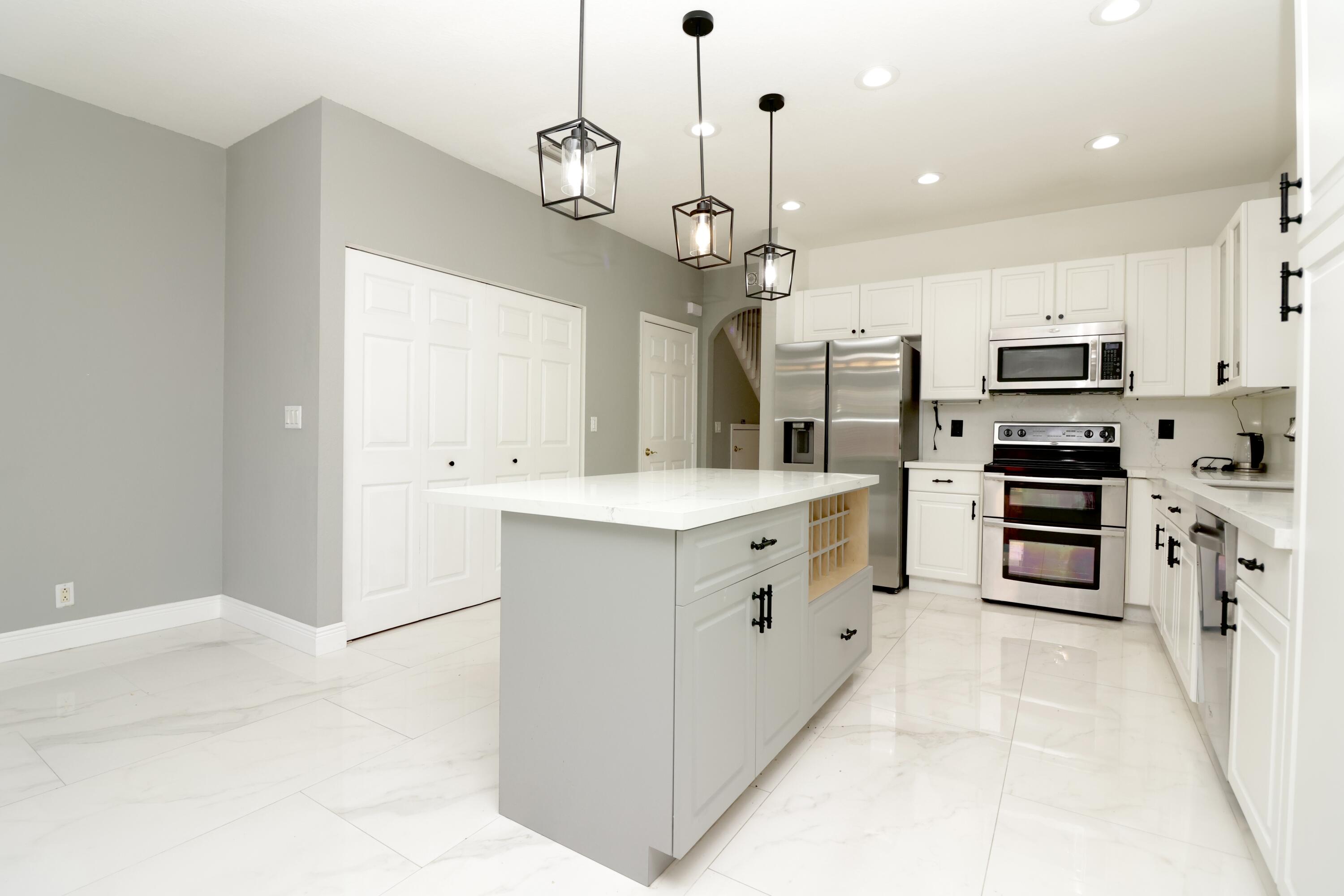 2952 NW 33RD, Lauderdale Lakes FL 33311
