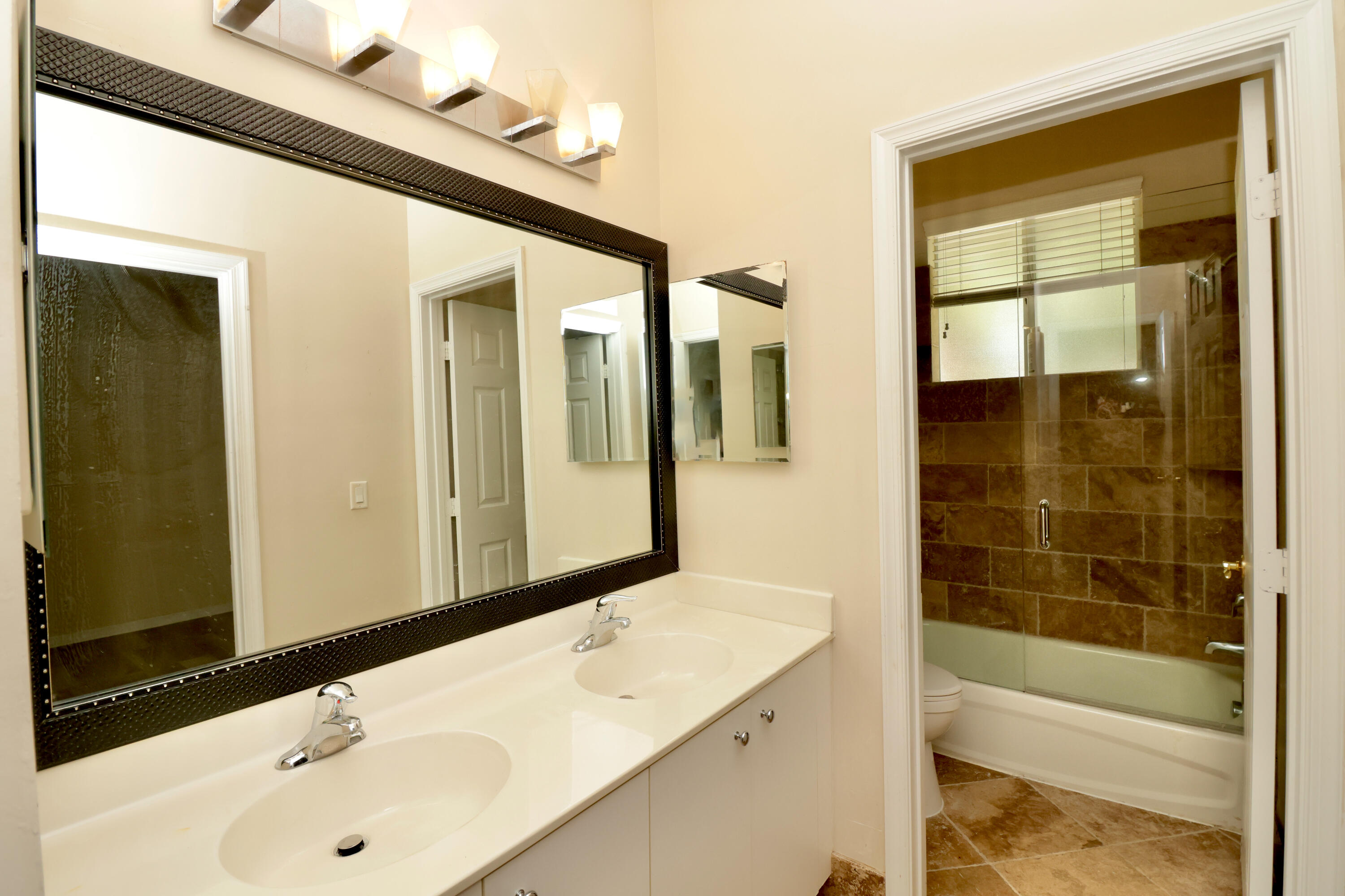 2952 NW 33RD, Lauderdale Lakes FL 33311