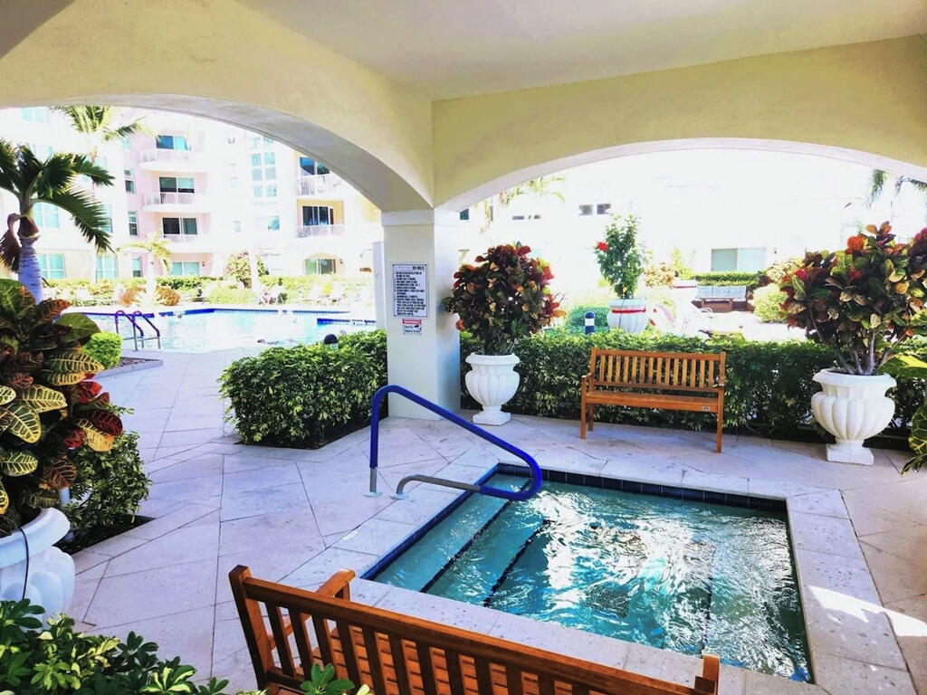 806 E Windward #617, Lantana FL 33462