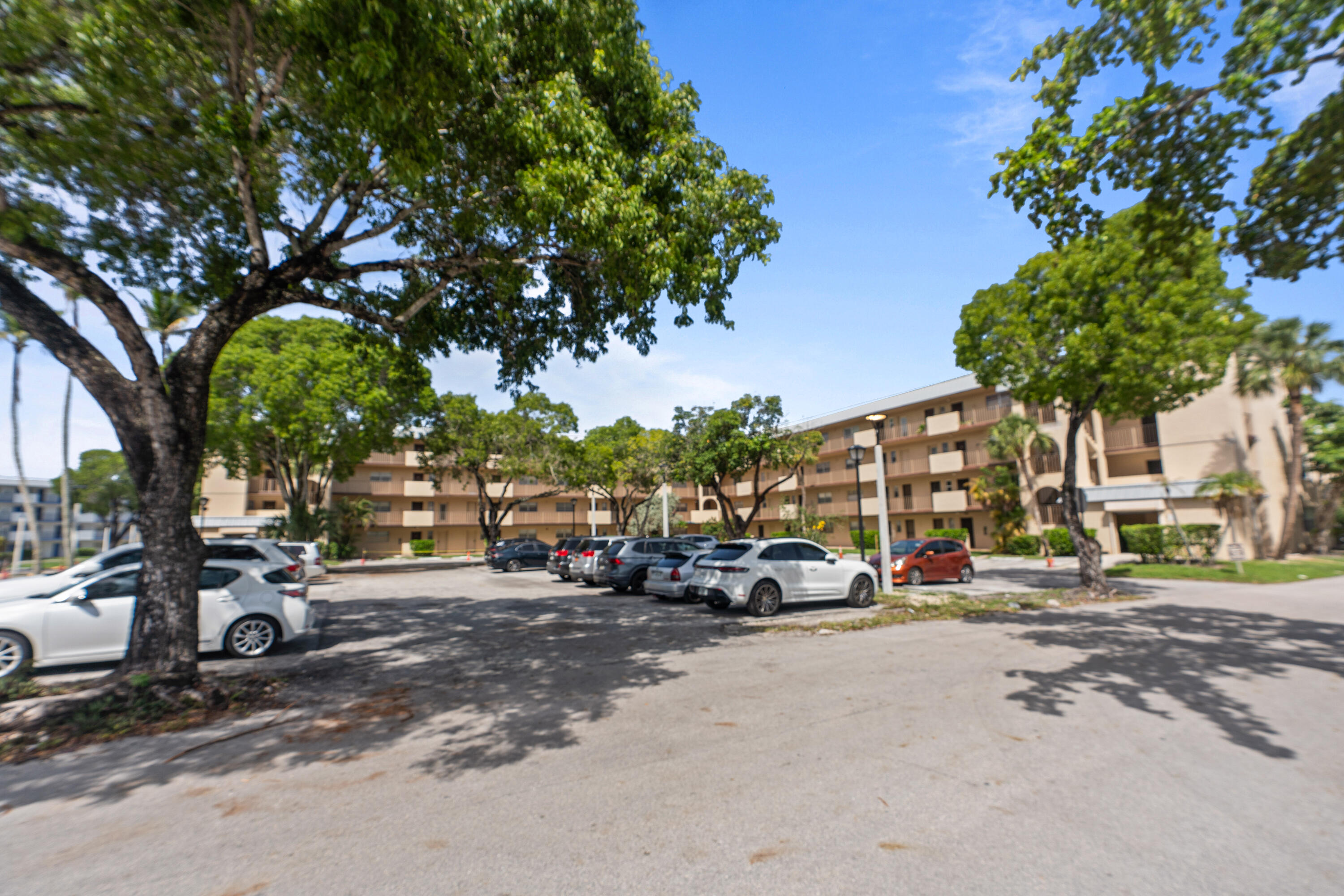 6361 N Falls Cir #305, Lauderhill FL 33319