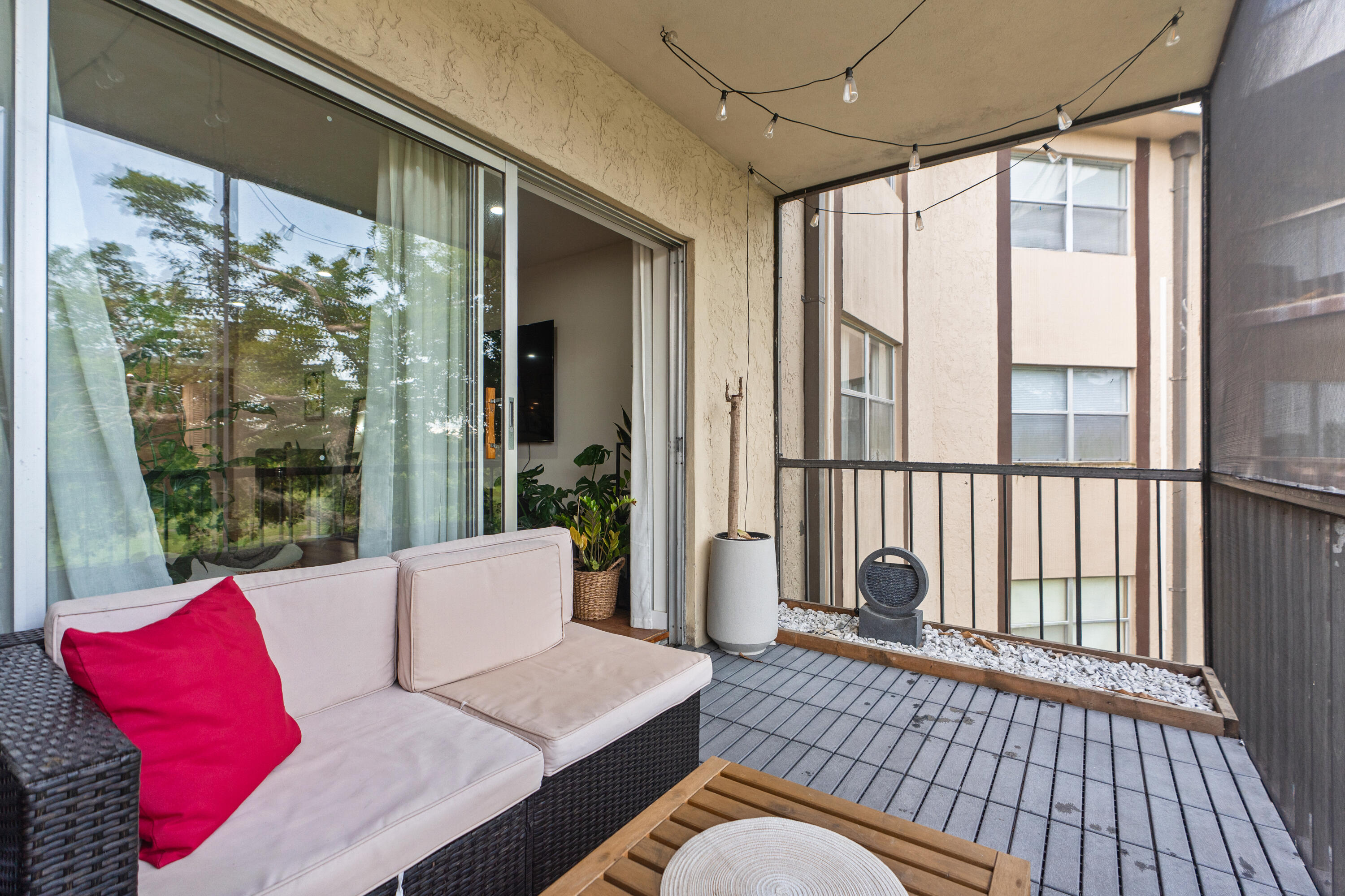 6361 N Falls Cir #305, Lauderhill FL 33319