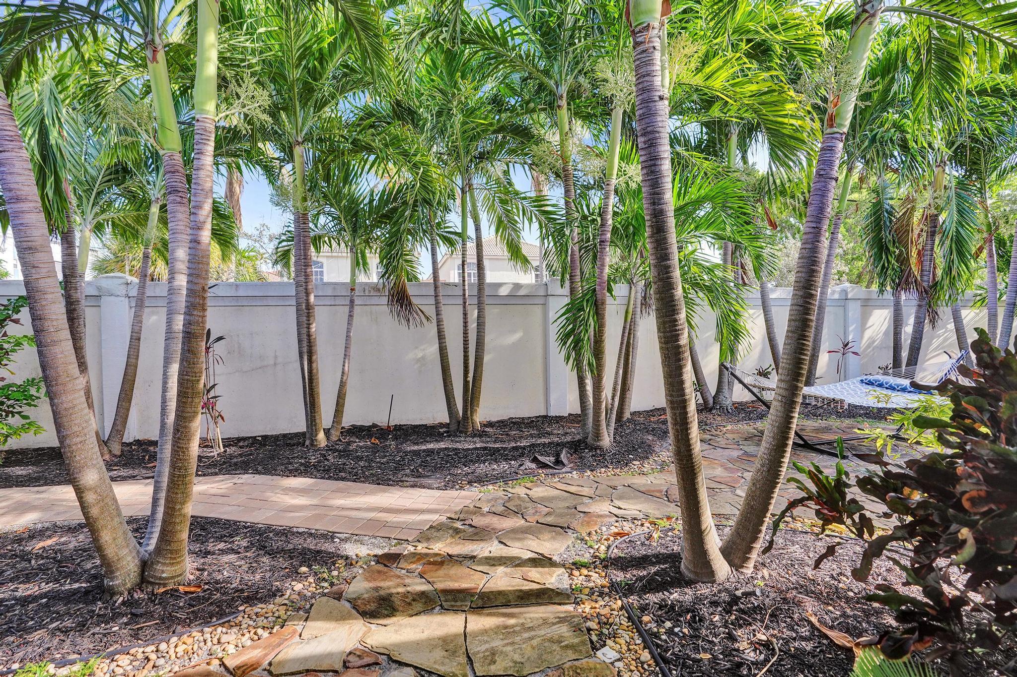 10 Minnetonka, Sea Ranch Lakes FL 33308