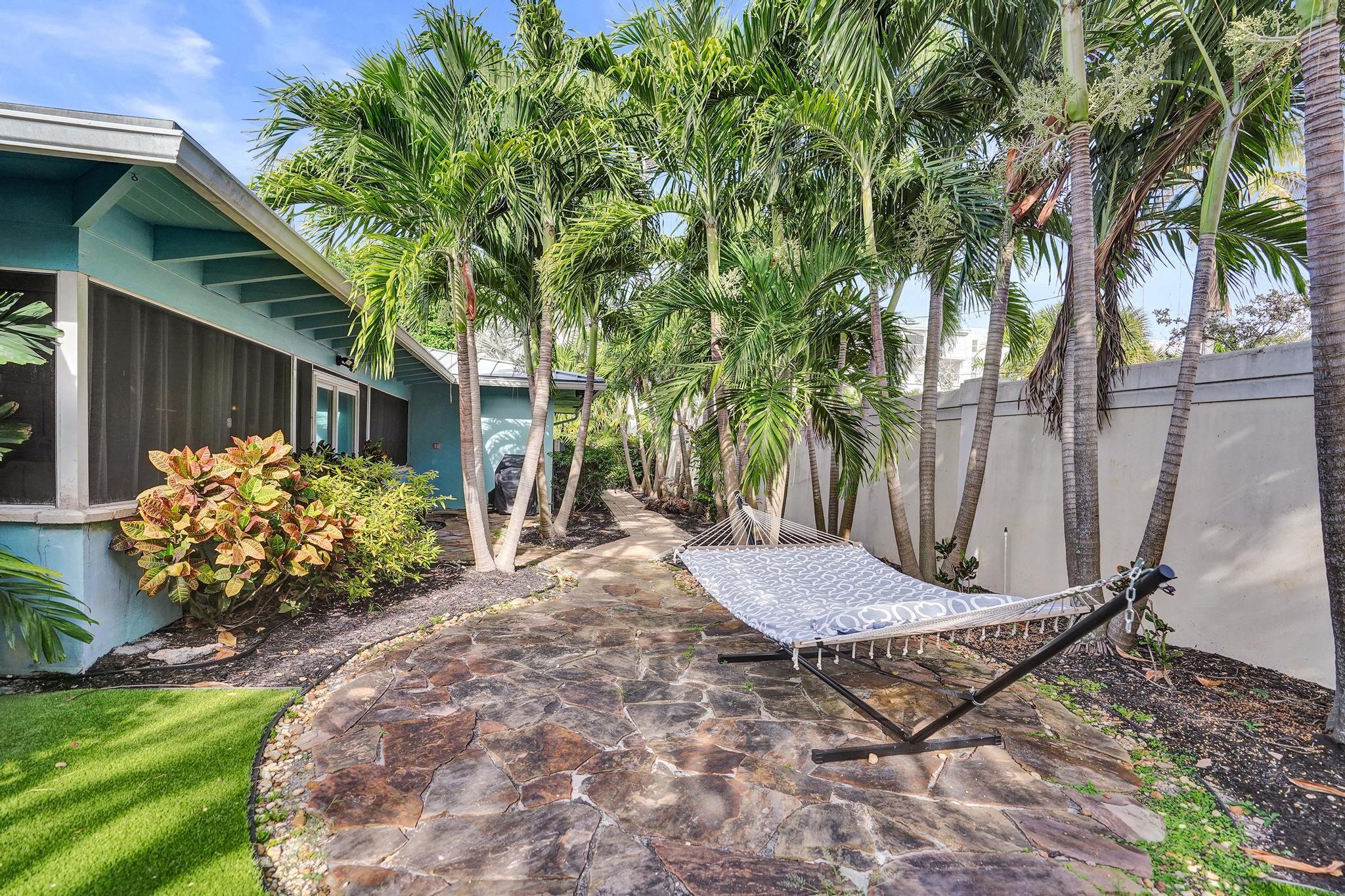 10 Minnetonka, Sea Ranch Lakes FL 33308