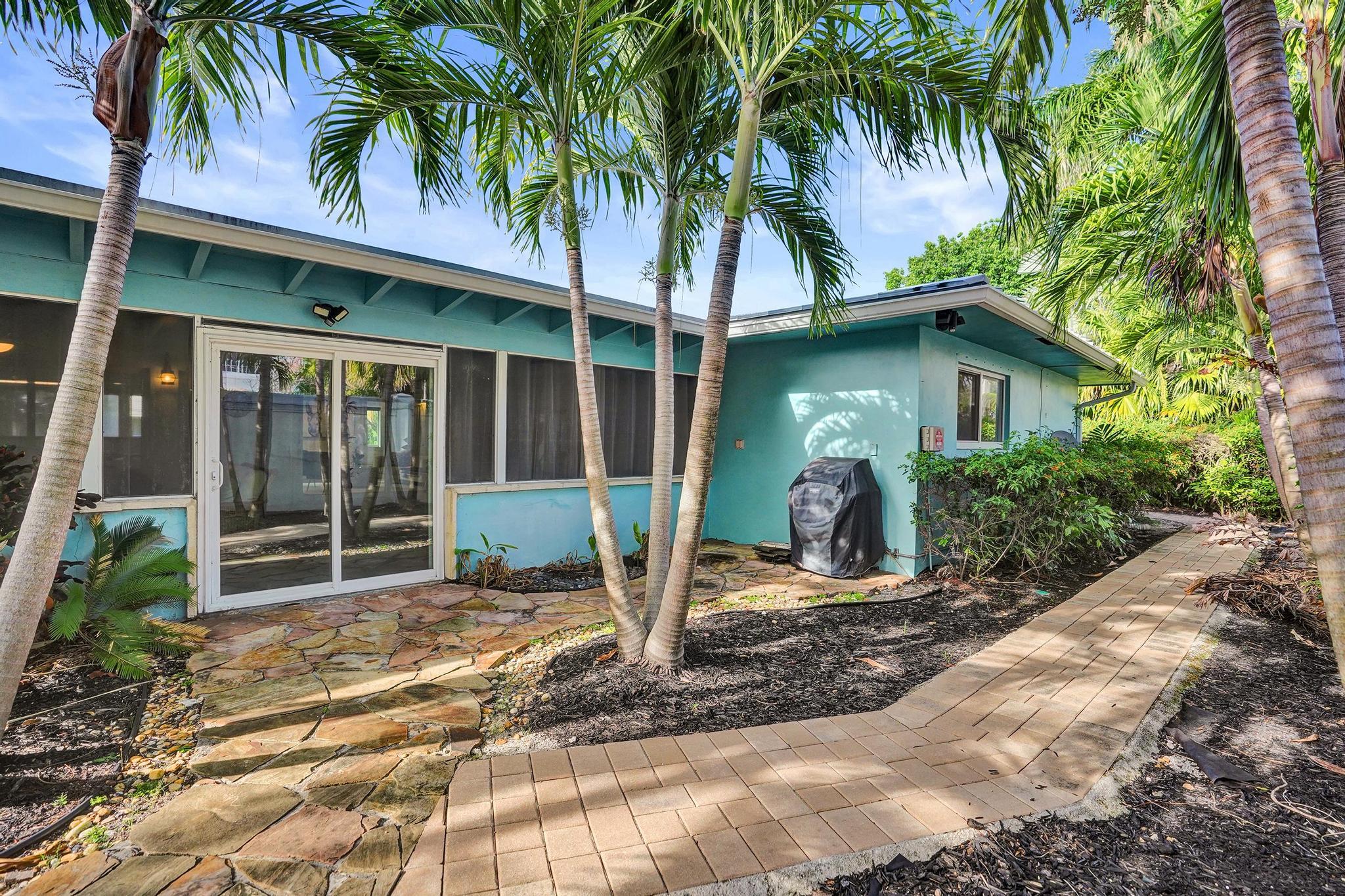 10 Minnetonka, Sea Ranch Lakes FL 33308
