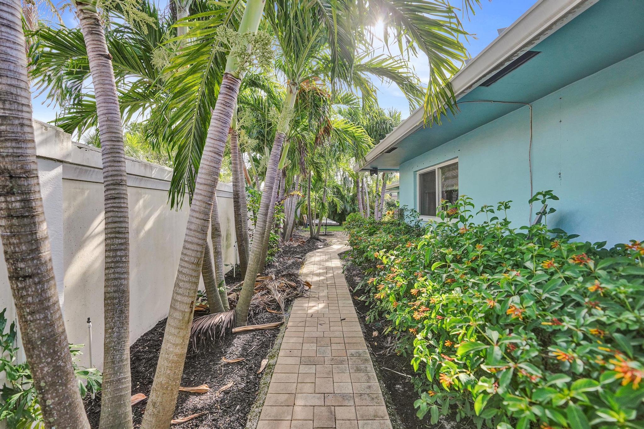 10 Minnetonka, Sea Ranch Lakes FL 33308