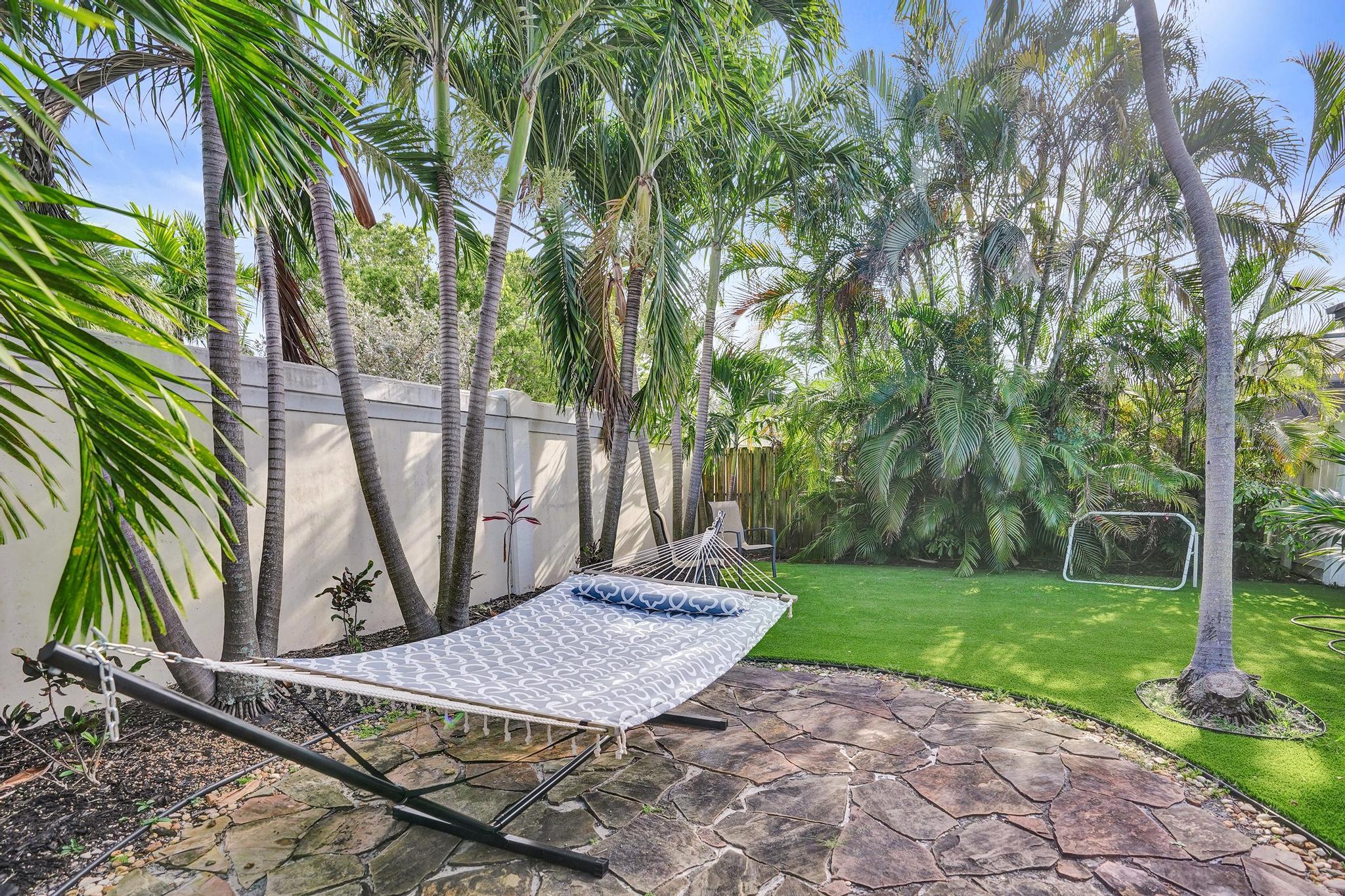10 Minnetonka, Sea Ranch Lakes FL 33308