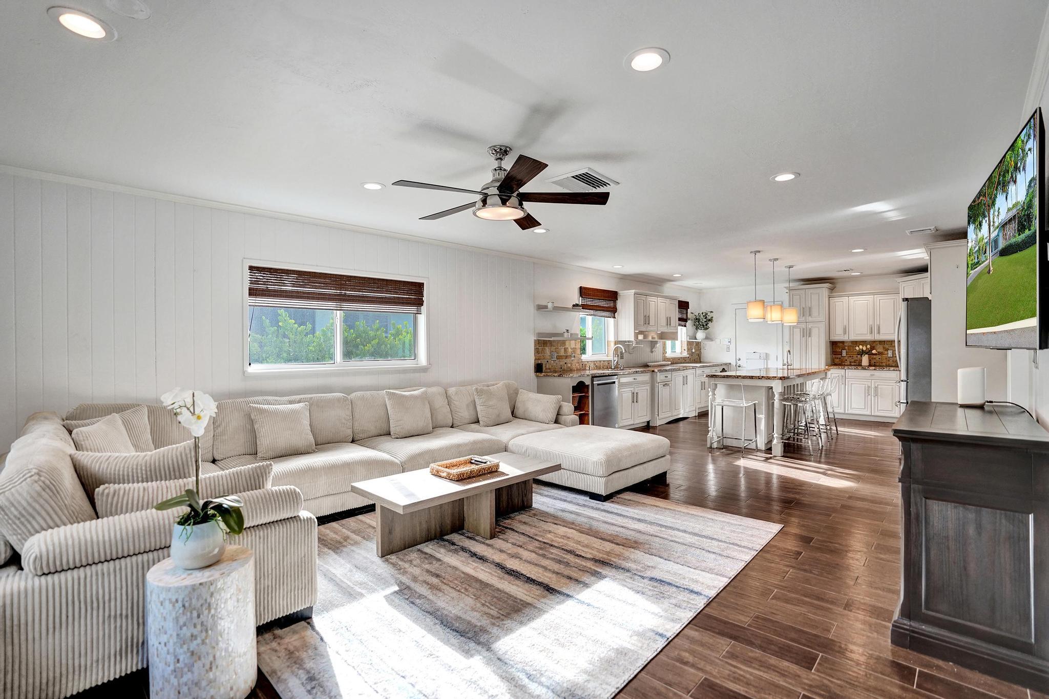 10 Minnetonka, Sea Ranch Lakes FL 33308