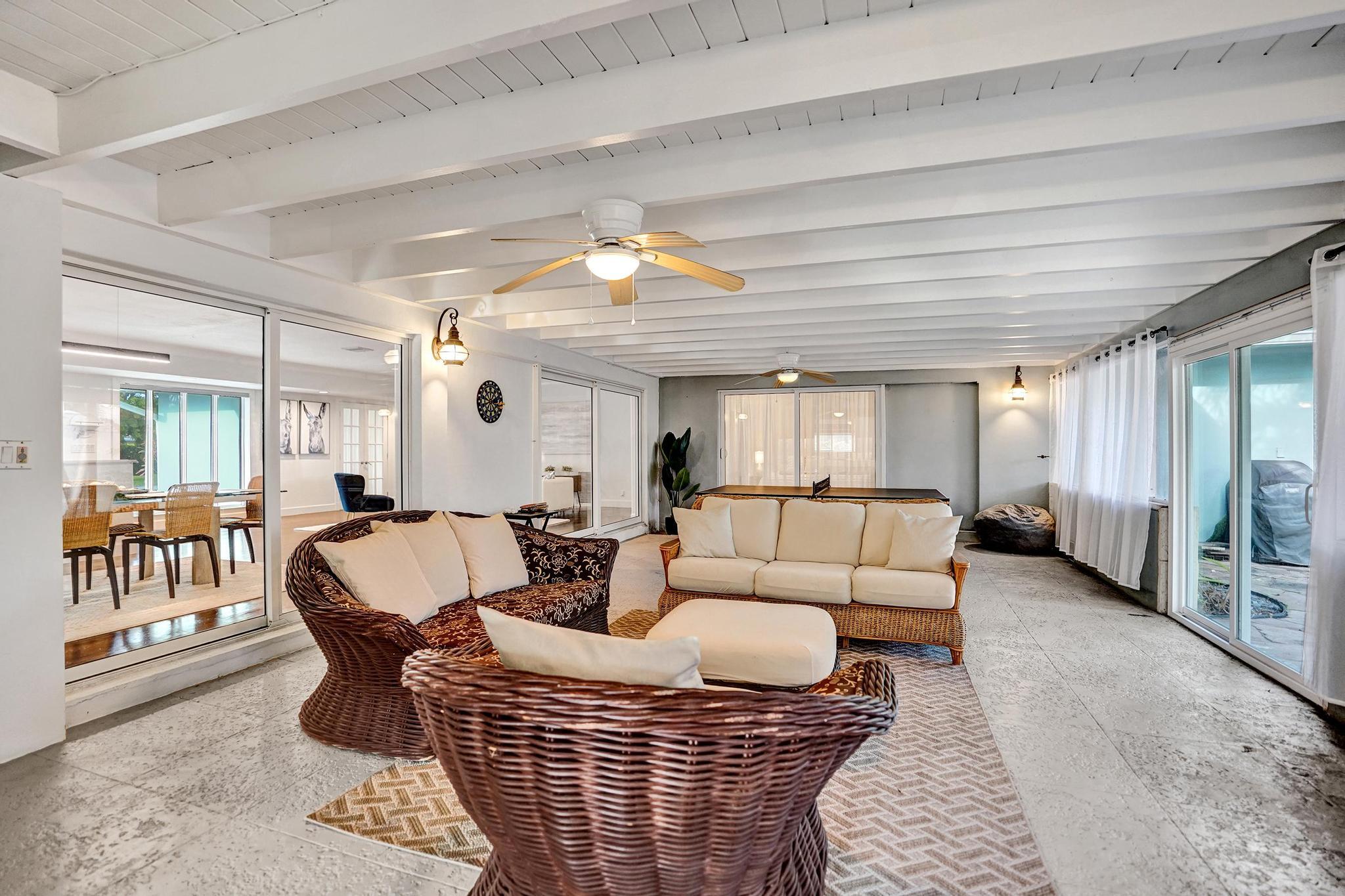 10 Minnetonka, Sea Ranch Lakes FL 33308