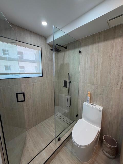 427 Golden Isles #12d, Hallandale Beach FL 33009