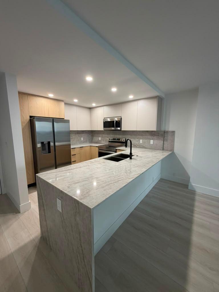427 Golden Isles #12d, Hallandale Beach FL 33009